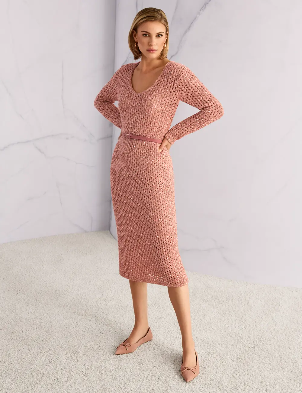 Élégante robe mi-longue en maille à manches longues et décolleté en V profond « Knitted in Germany »