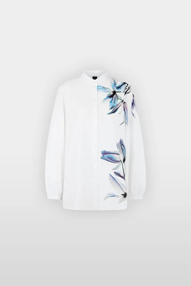 Straight-cut blouse with classic button placket and lily print