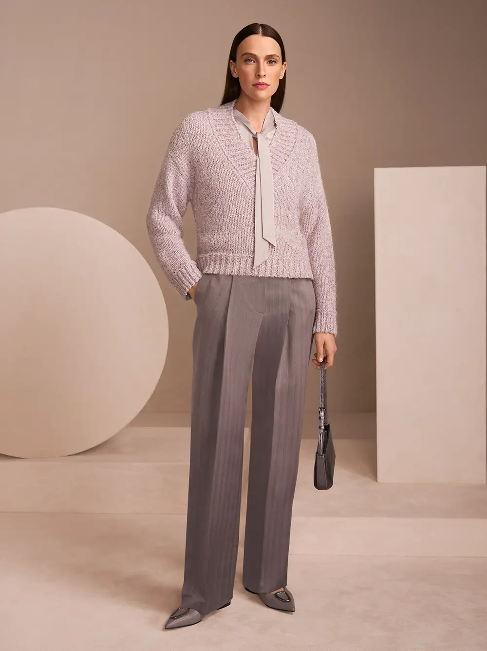 Gestrickter Sweater mit eleganter Rethink Together Hose
