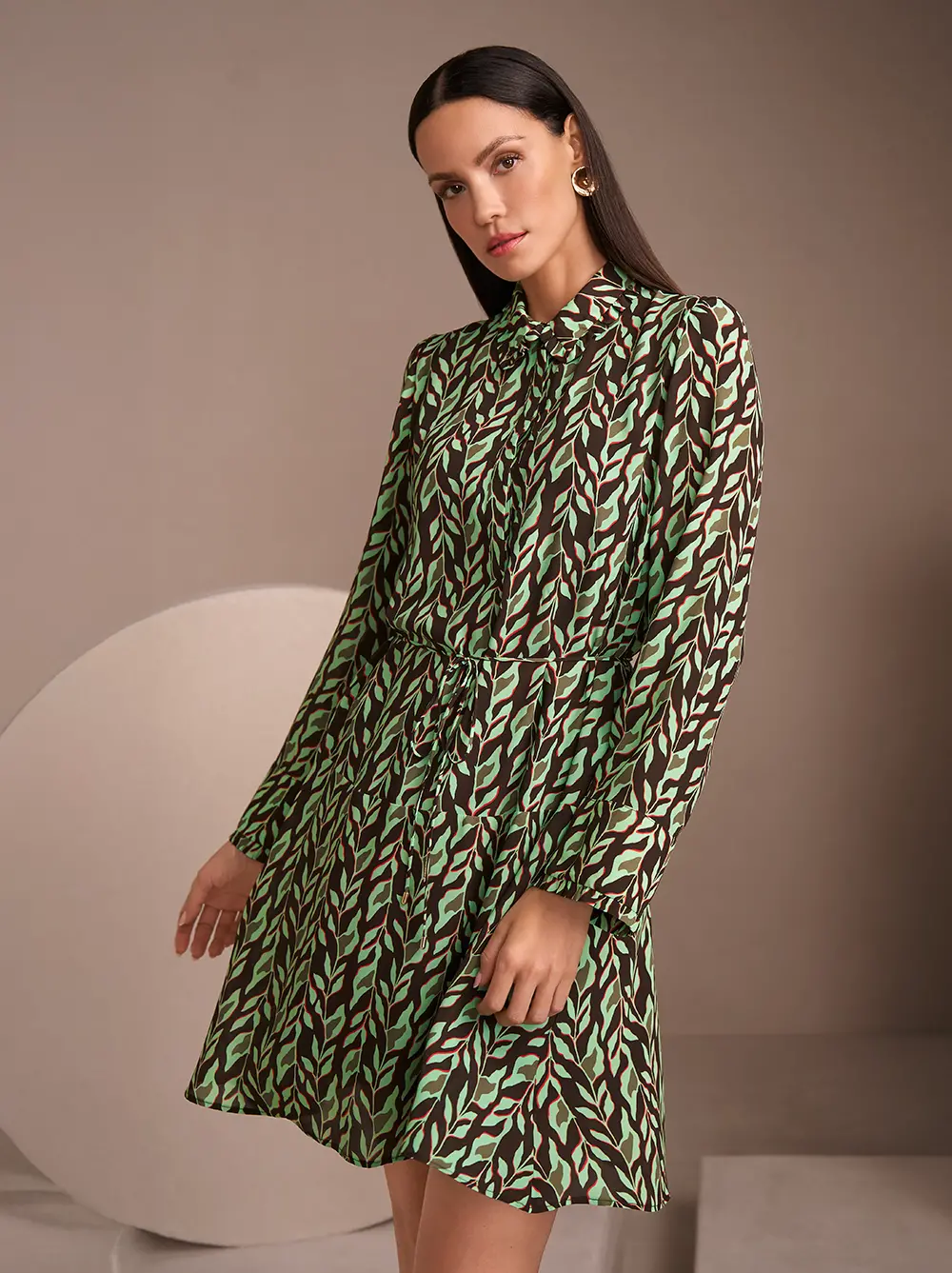 Florales, luftiges Kleid in grün und braun