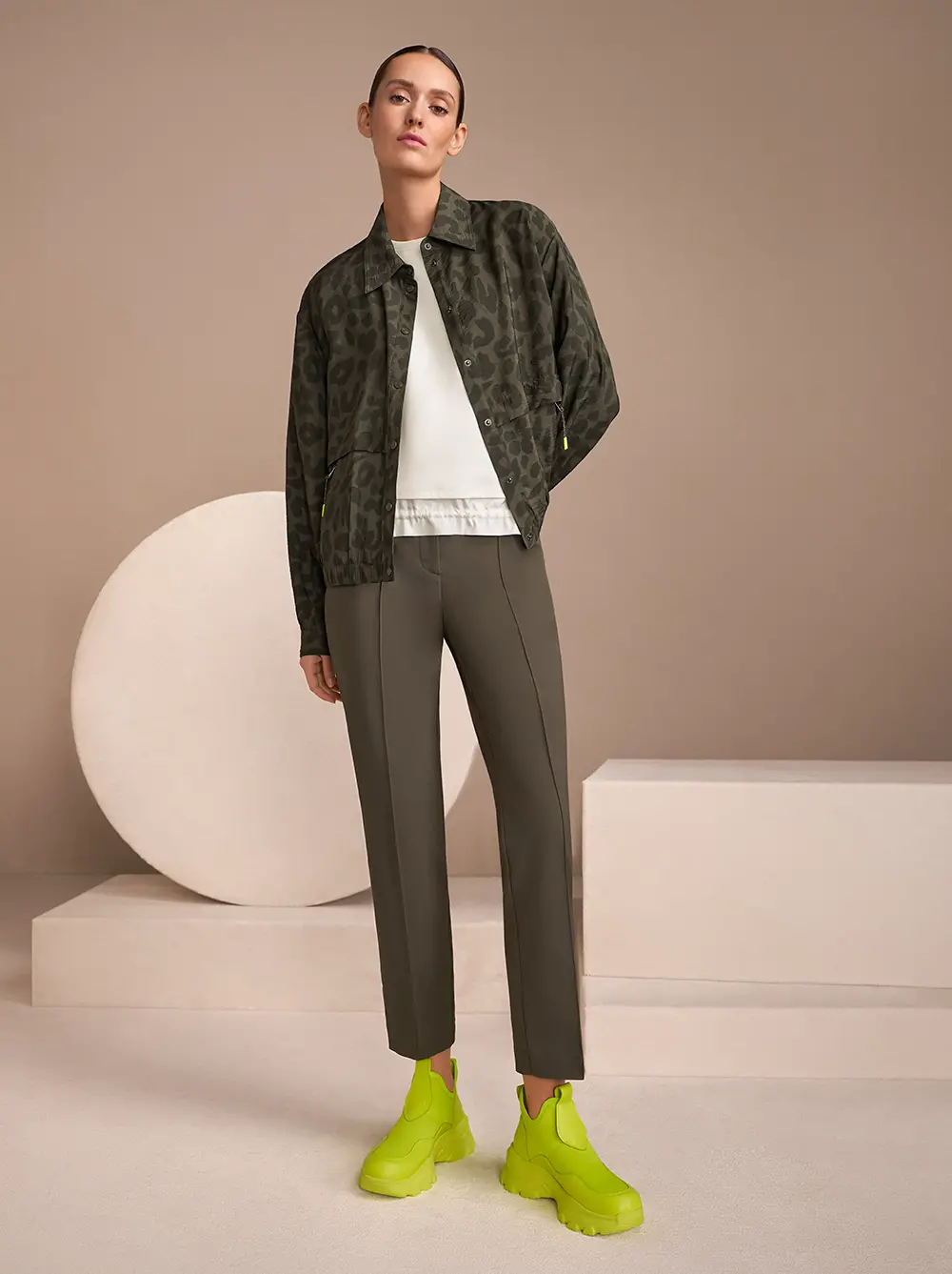 Rethink Together Bluse und Hose in Olivgrün