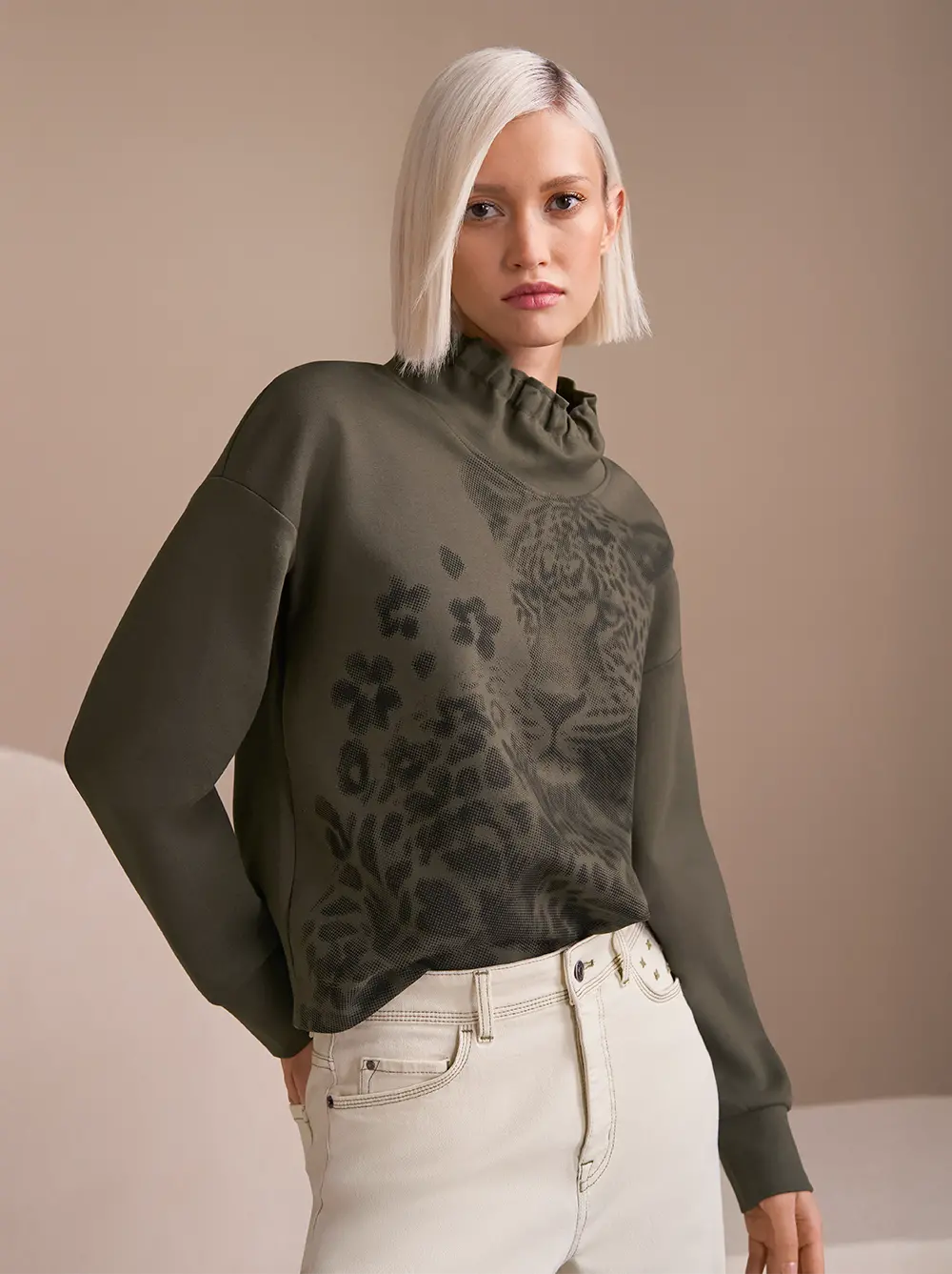 Sweatshirt mit Rollkragen in olive drab