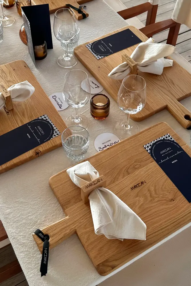 Table dressée pour le dîner du soir
