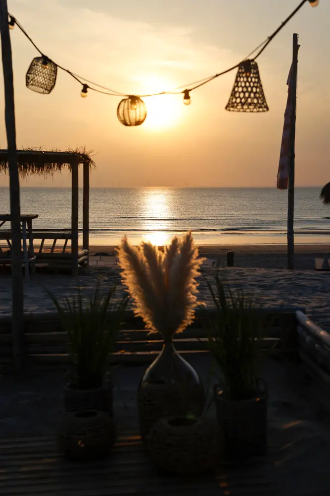 Coucher de soleil sur la plage de Noordwijk, Pays-Bas