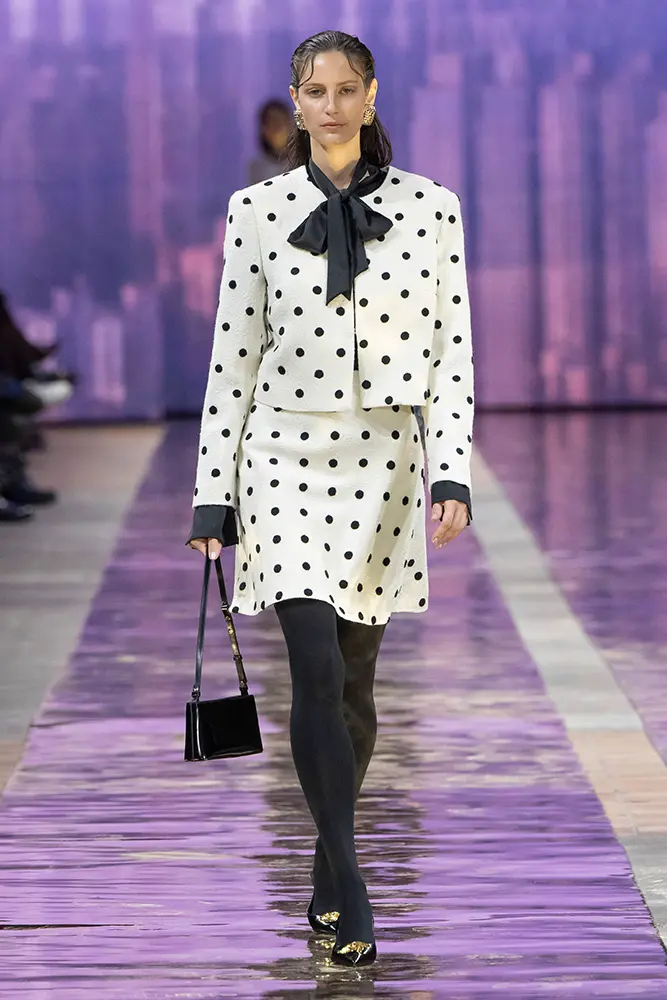 Veste et jupe à polka dots style couture
