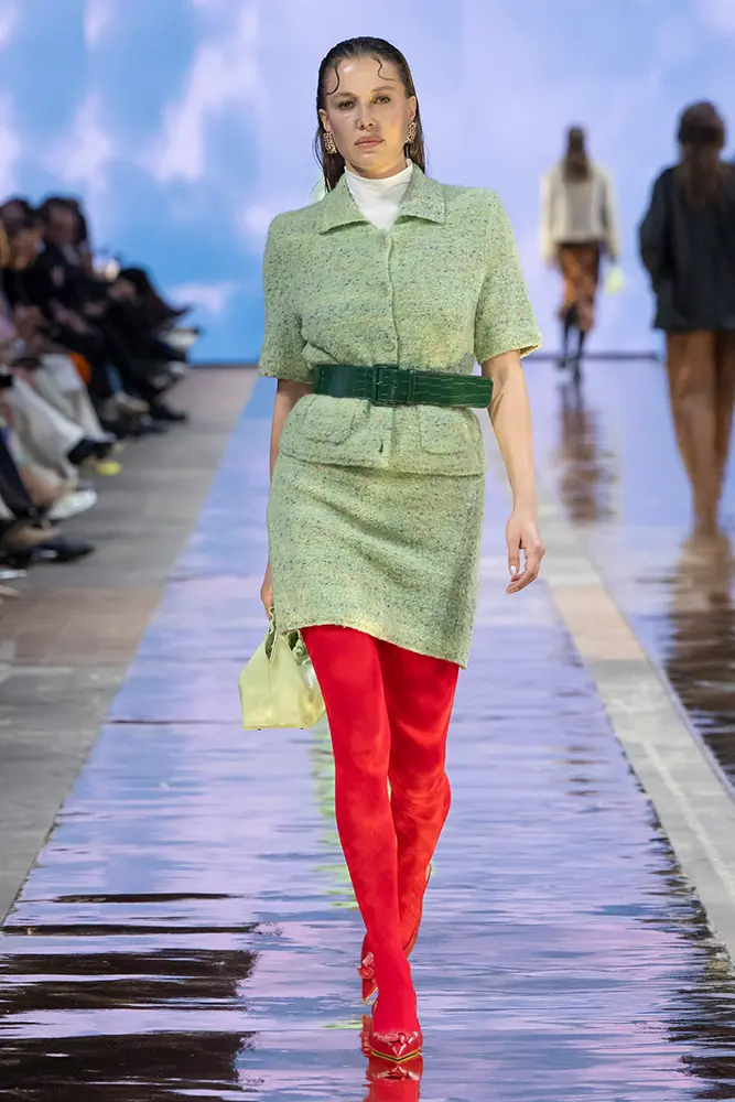 Bright apple green Cardigan et jupe Knitted in Germany