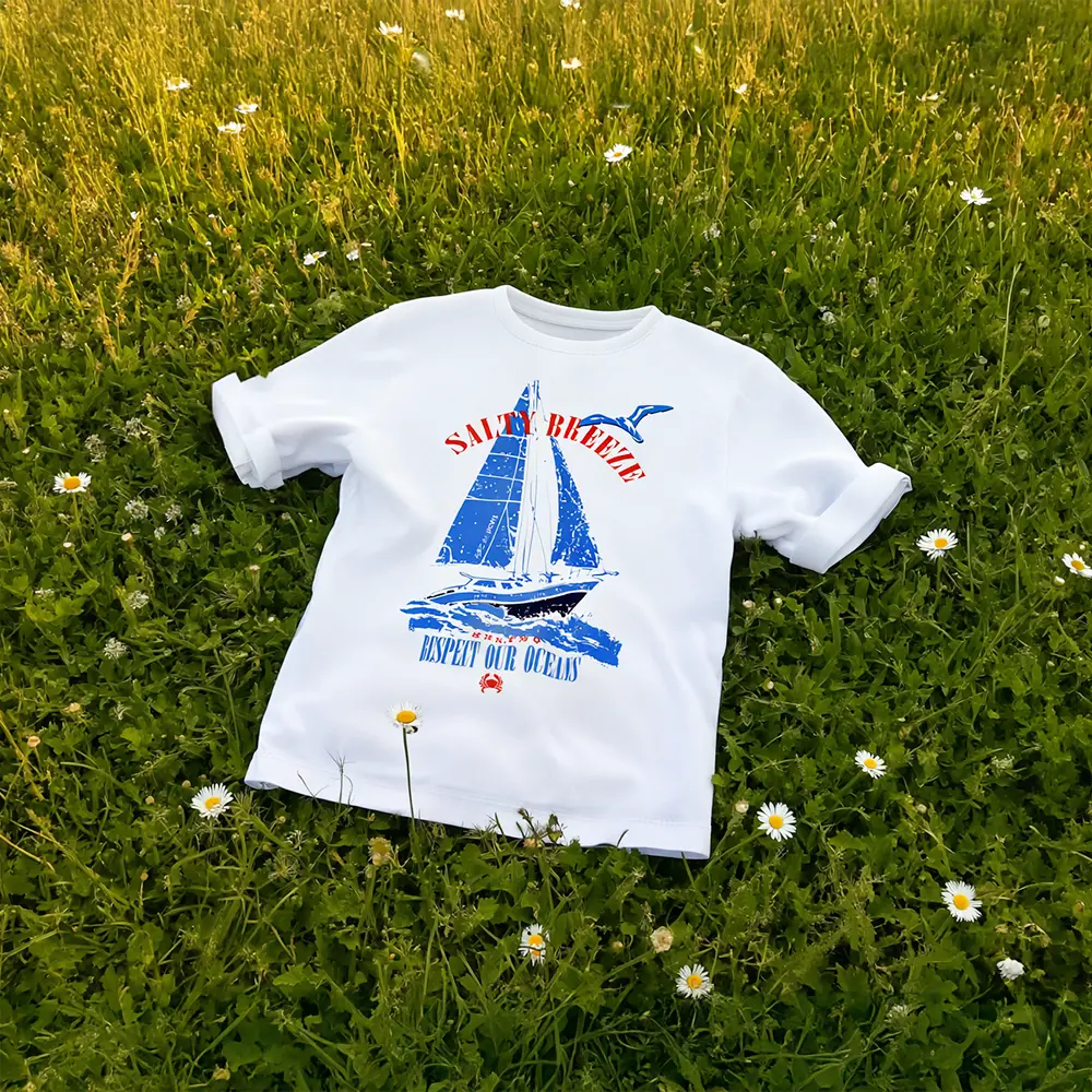 Link auf die Landingpage - biologisch abbaubares Shirt / Bildinfo: Shirt liegt in Wiese - KI