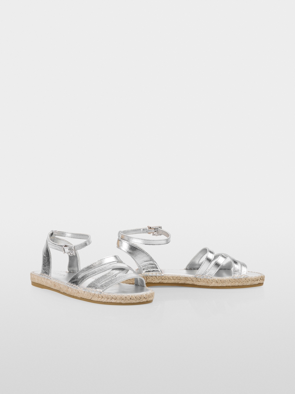 Flat sandals with ankle strap