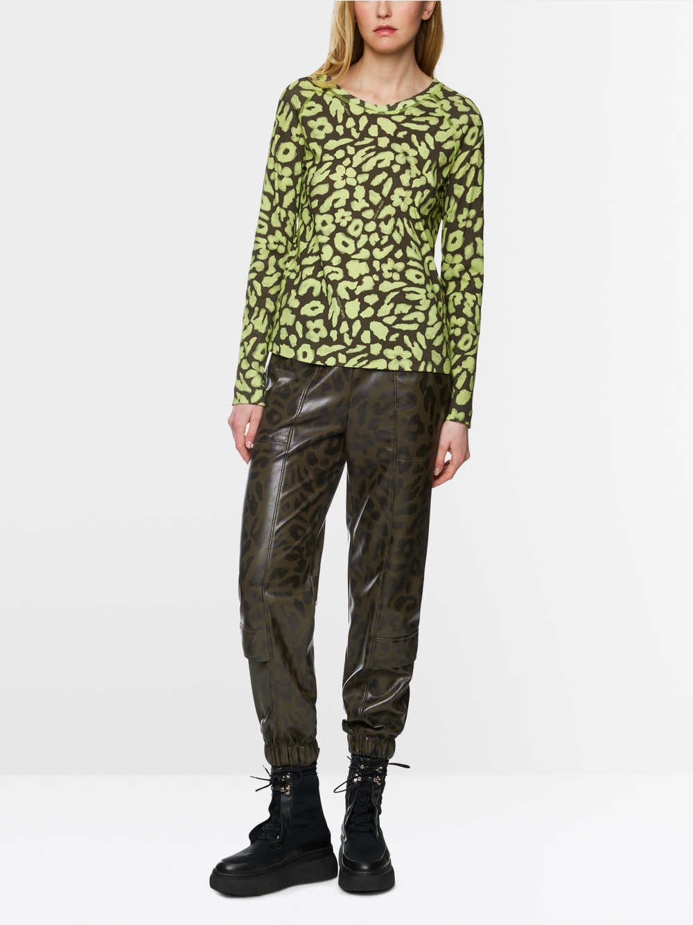 Long-sleeved T-shirt with leopard print