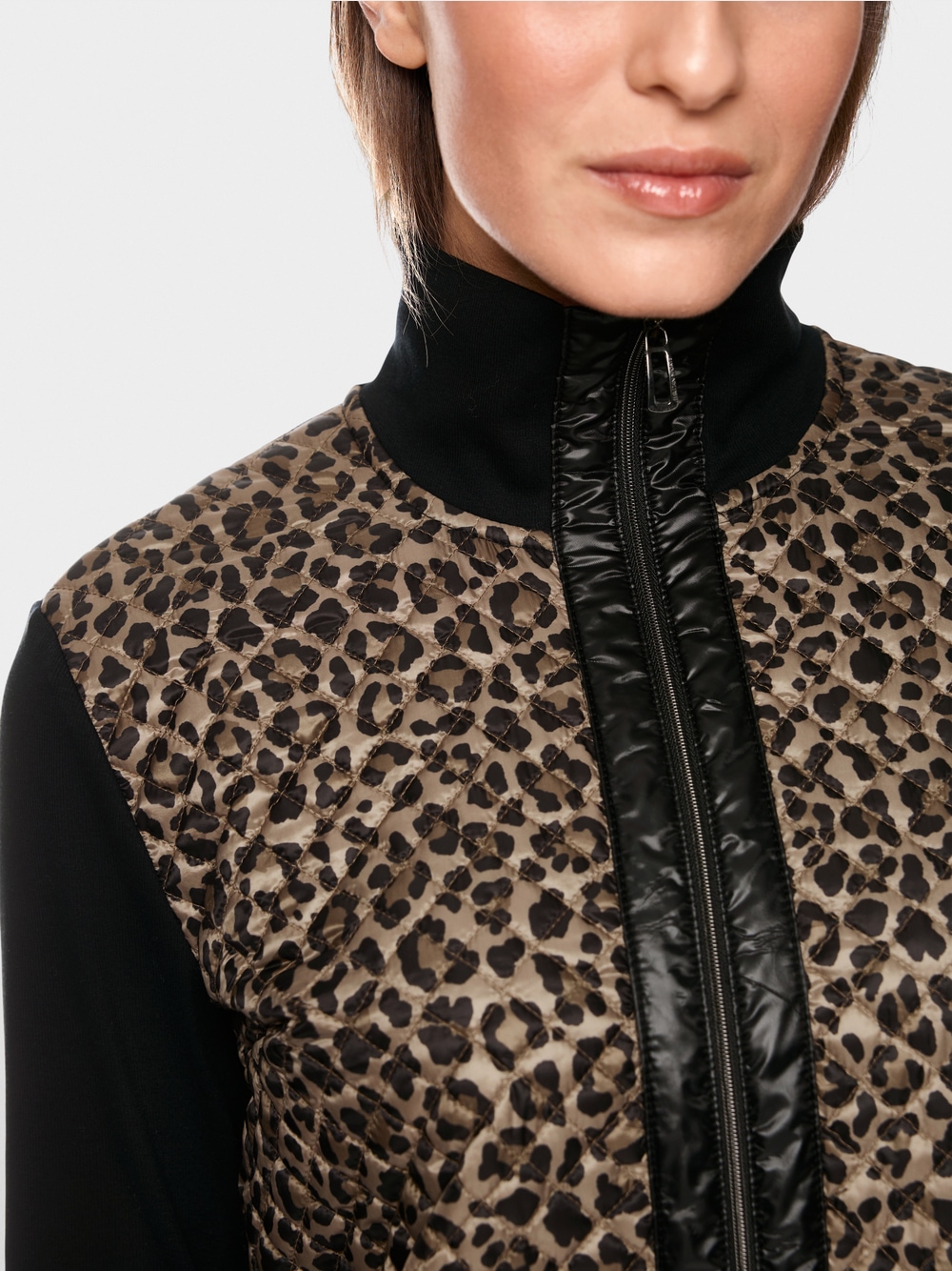 Light jacket with leopard print