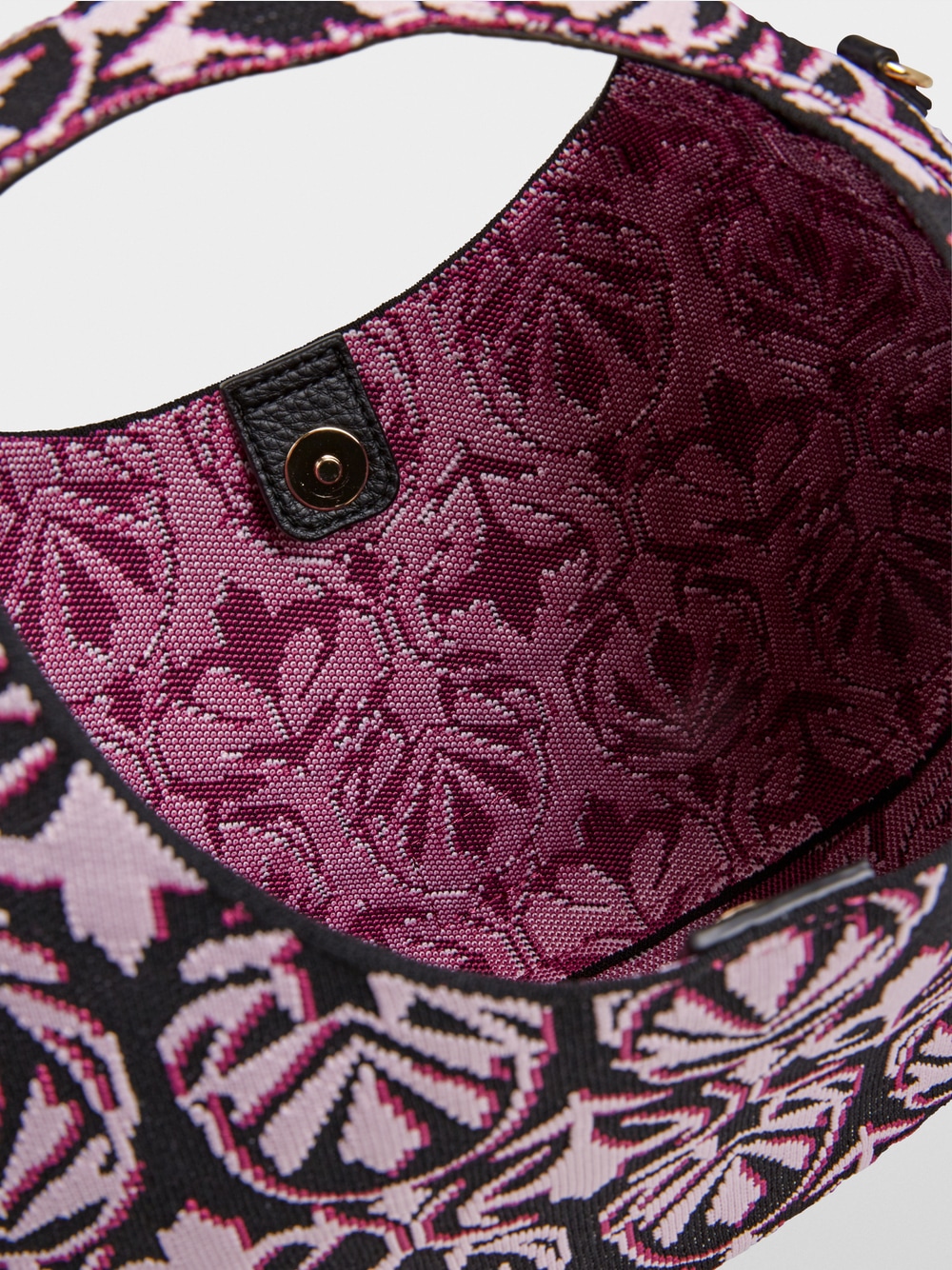 バッグ HLT jacquard chain pochette Handle bag in jacquard knit | marc-cain.com/en