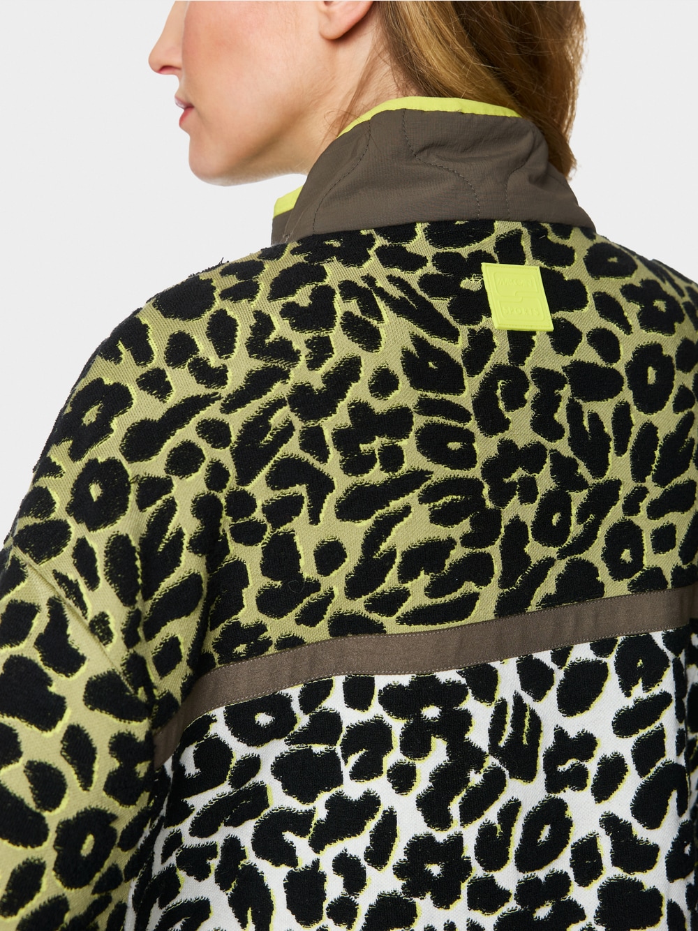 Trekking jumper with 3D effect knit