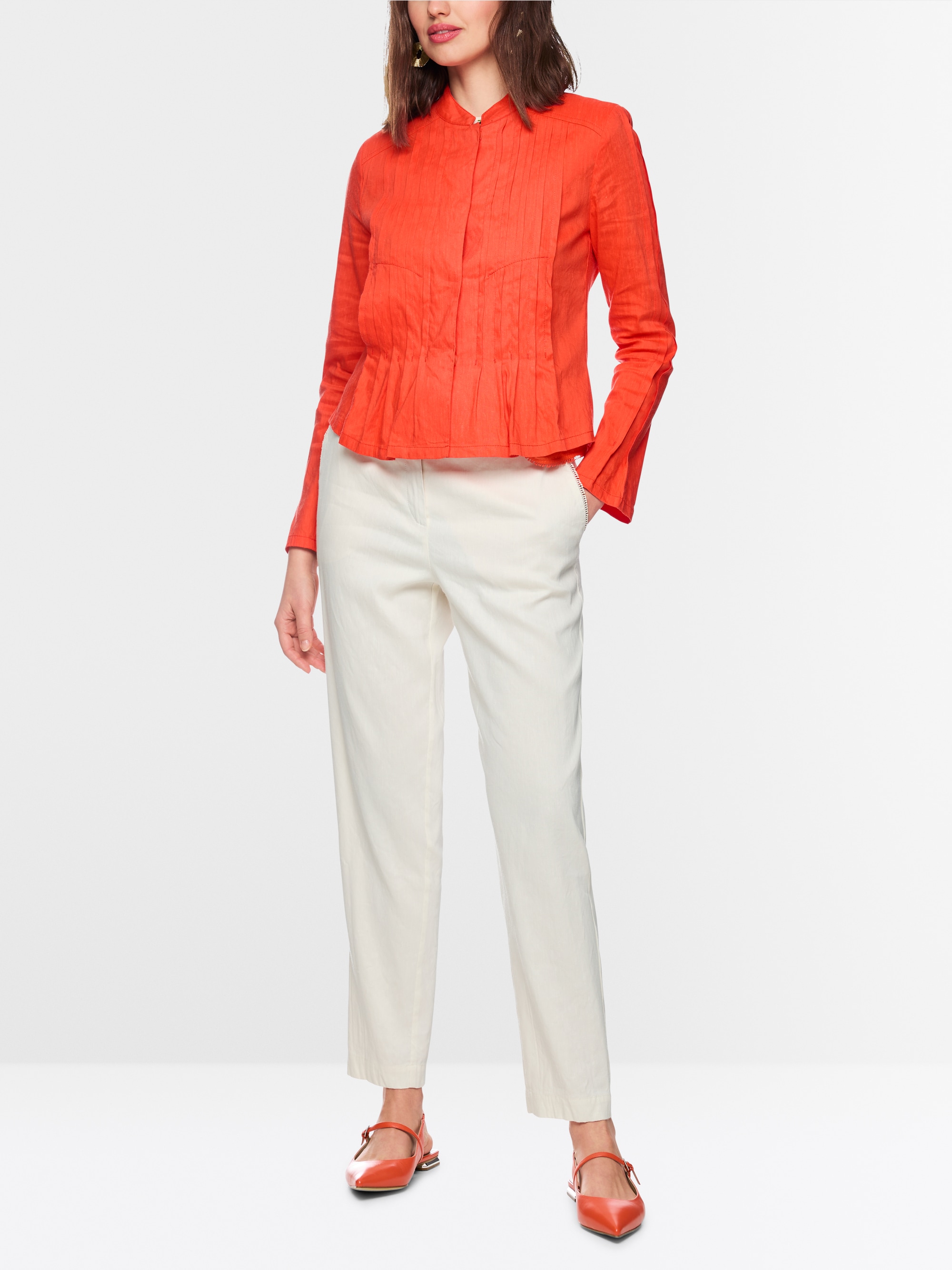 Feminine jacket with pintuck details