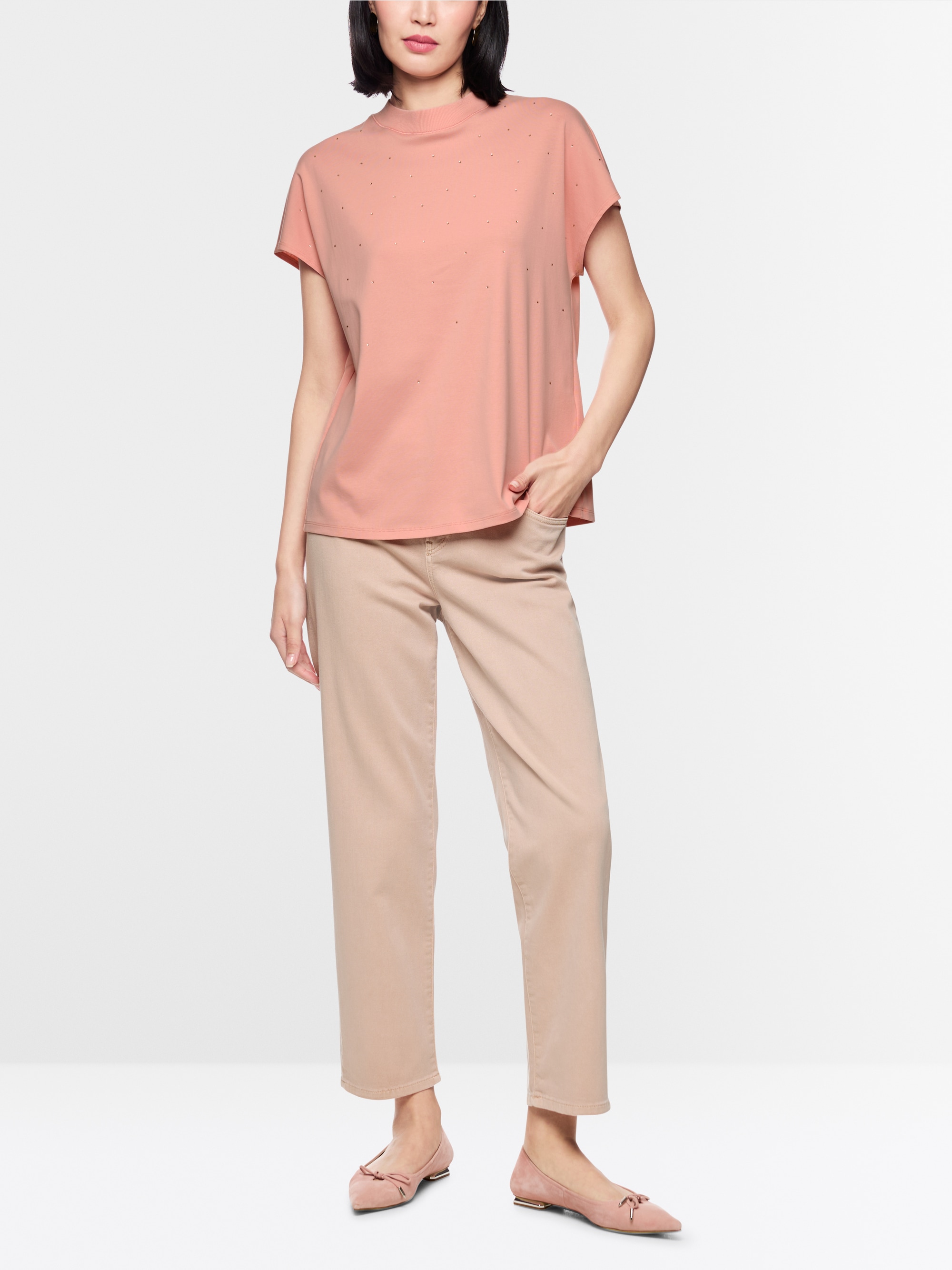 Short-sleeved T-shirt with hotfix stones