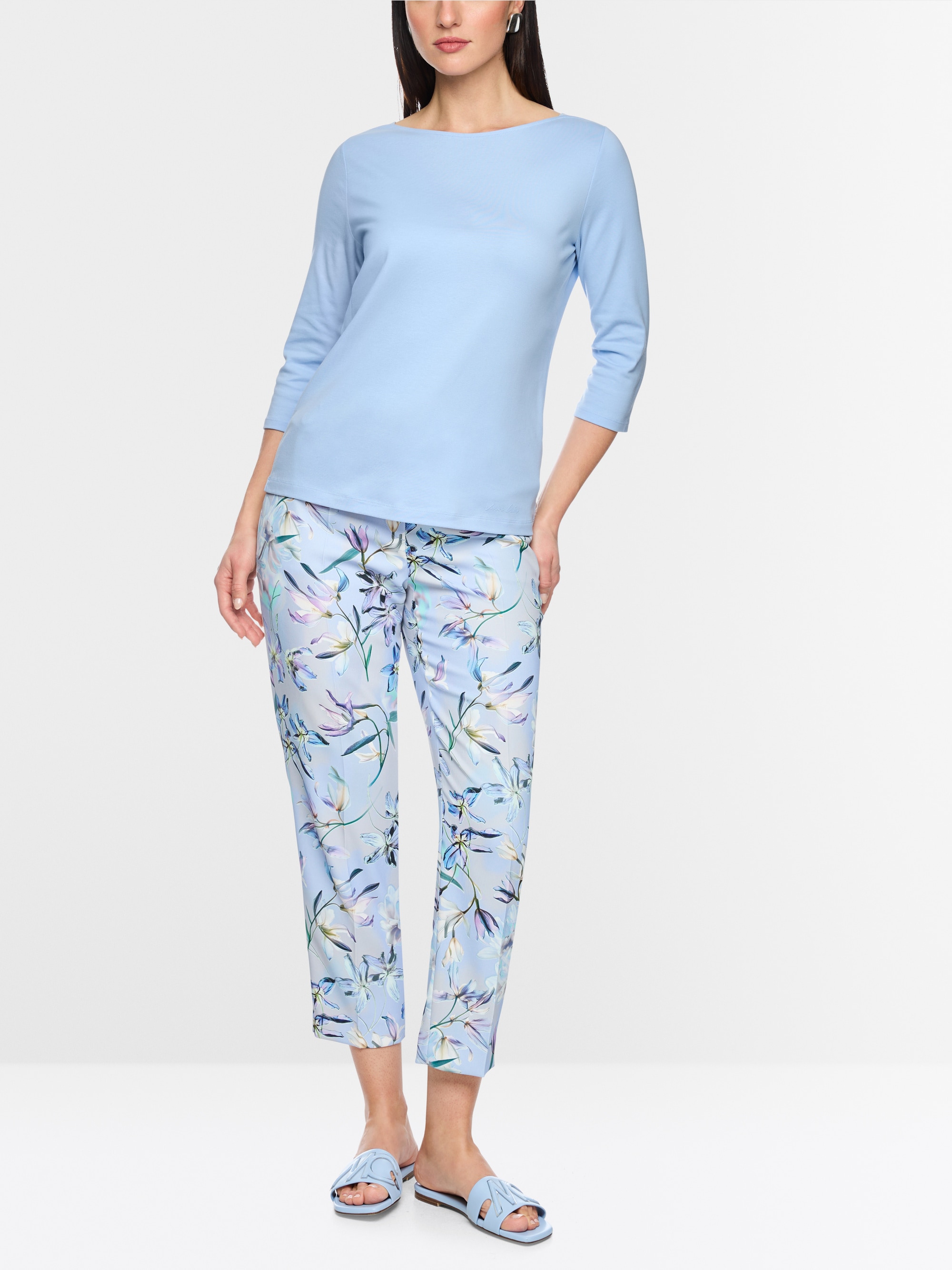 T-shirt with boat neck