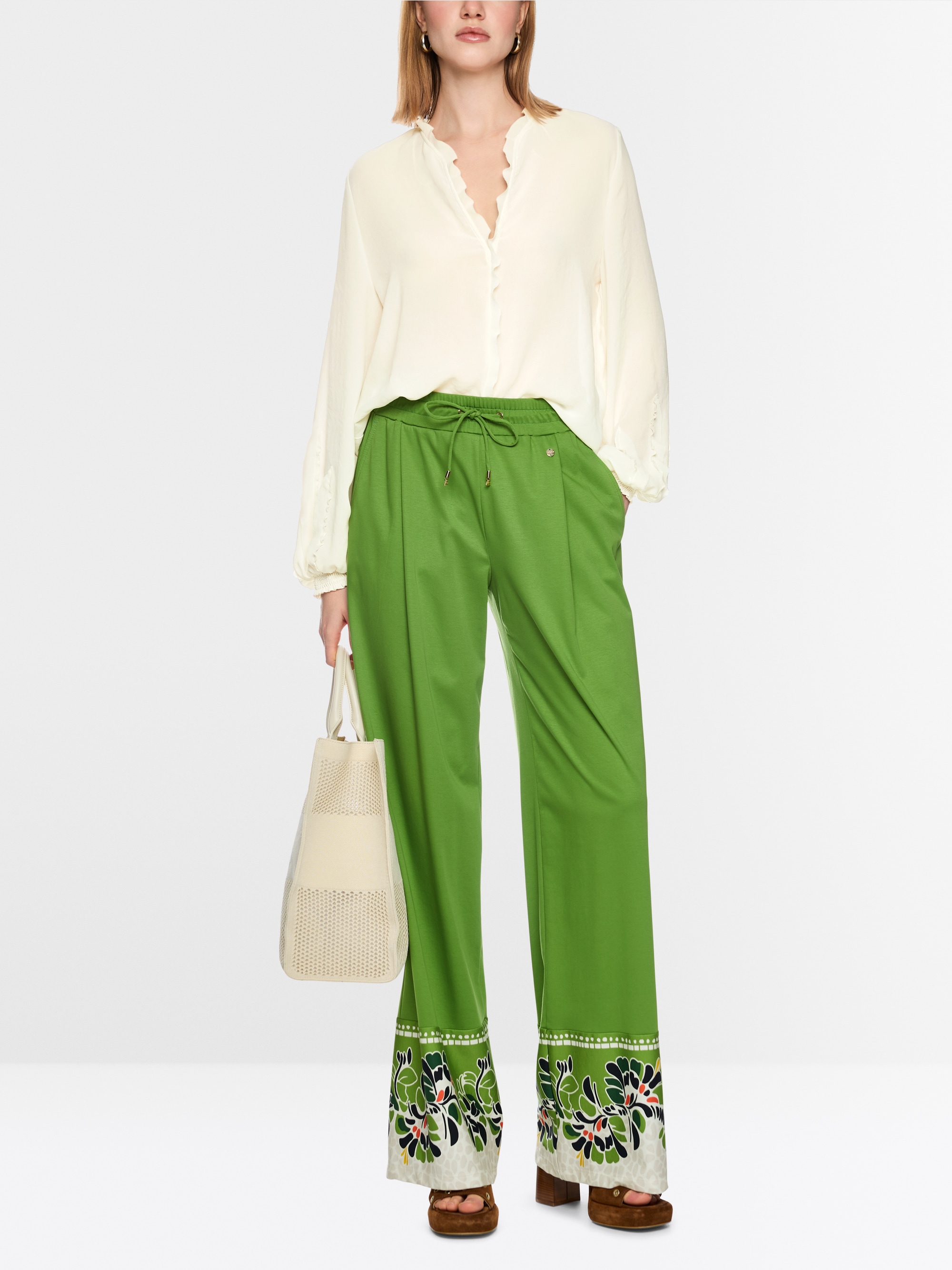 Feminine blouse with ruffle