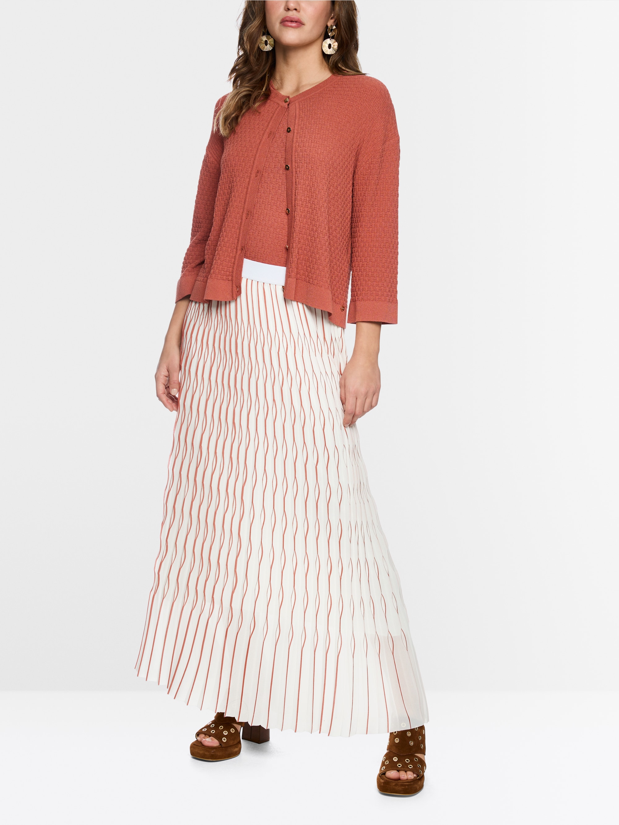 Maxi skirt with pleats