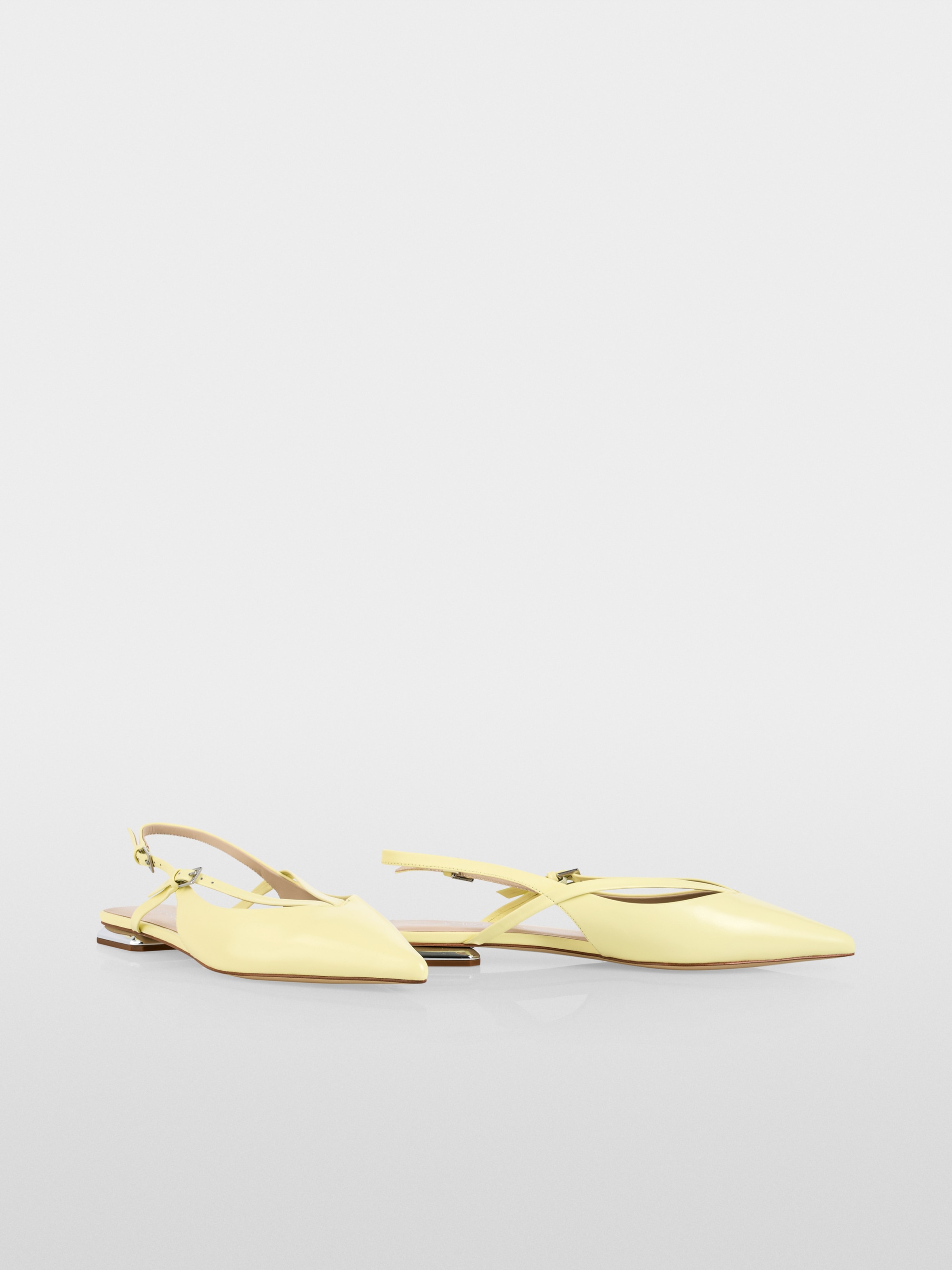 Ballerines à lanières en cuir