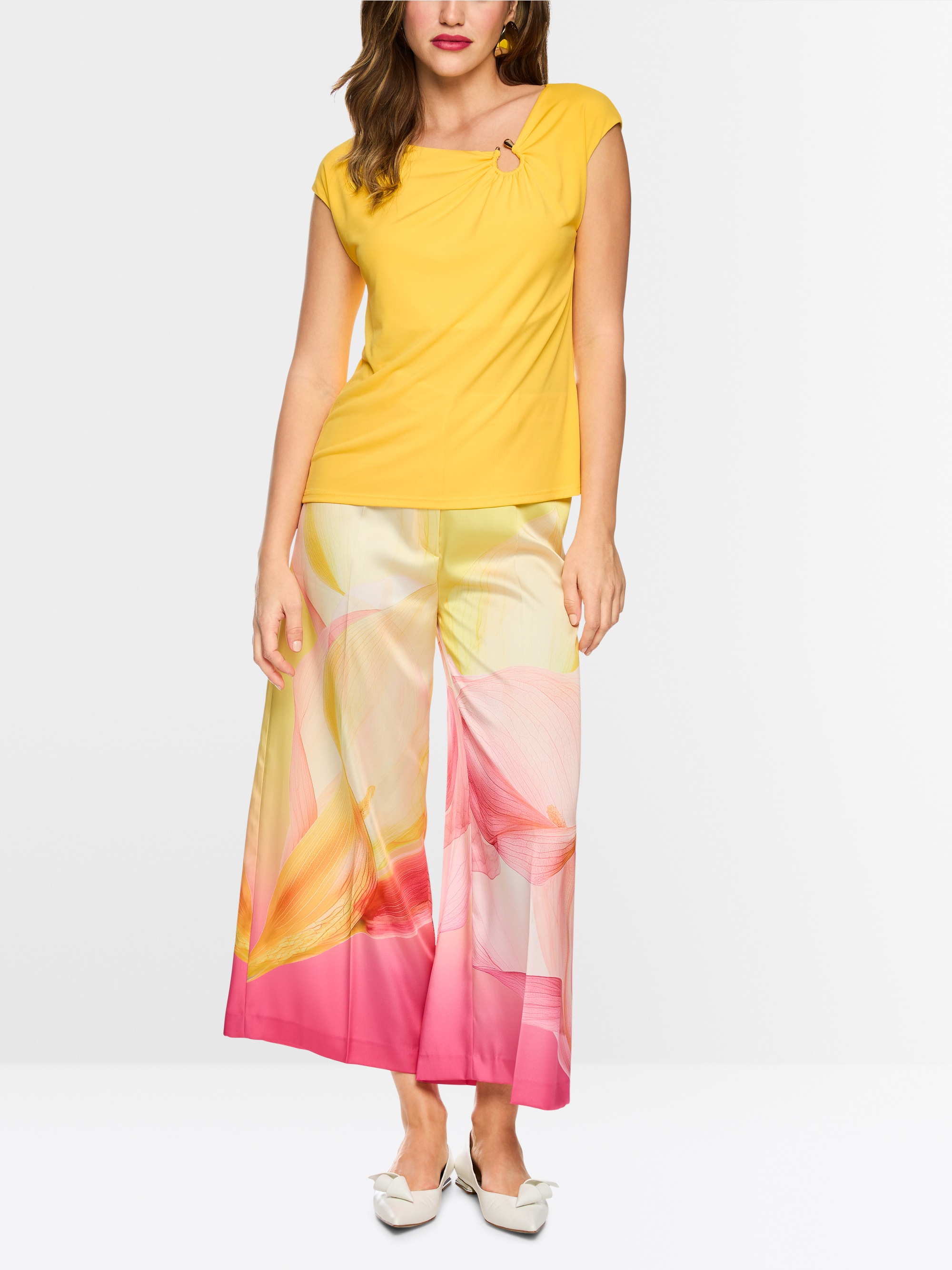 Top stretch avec découpe