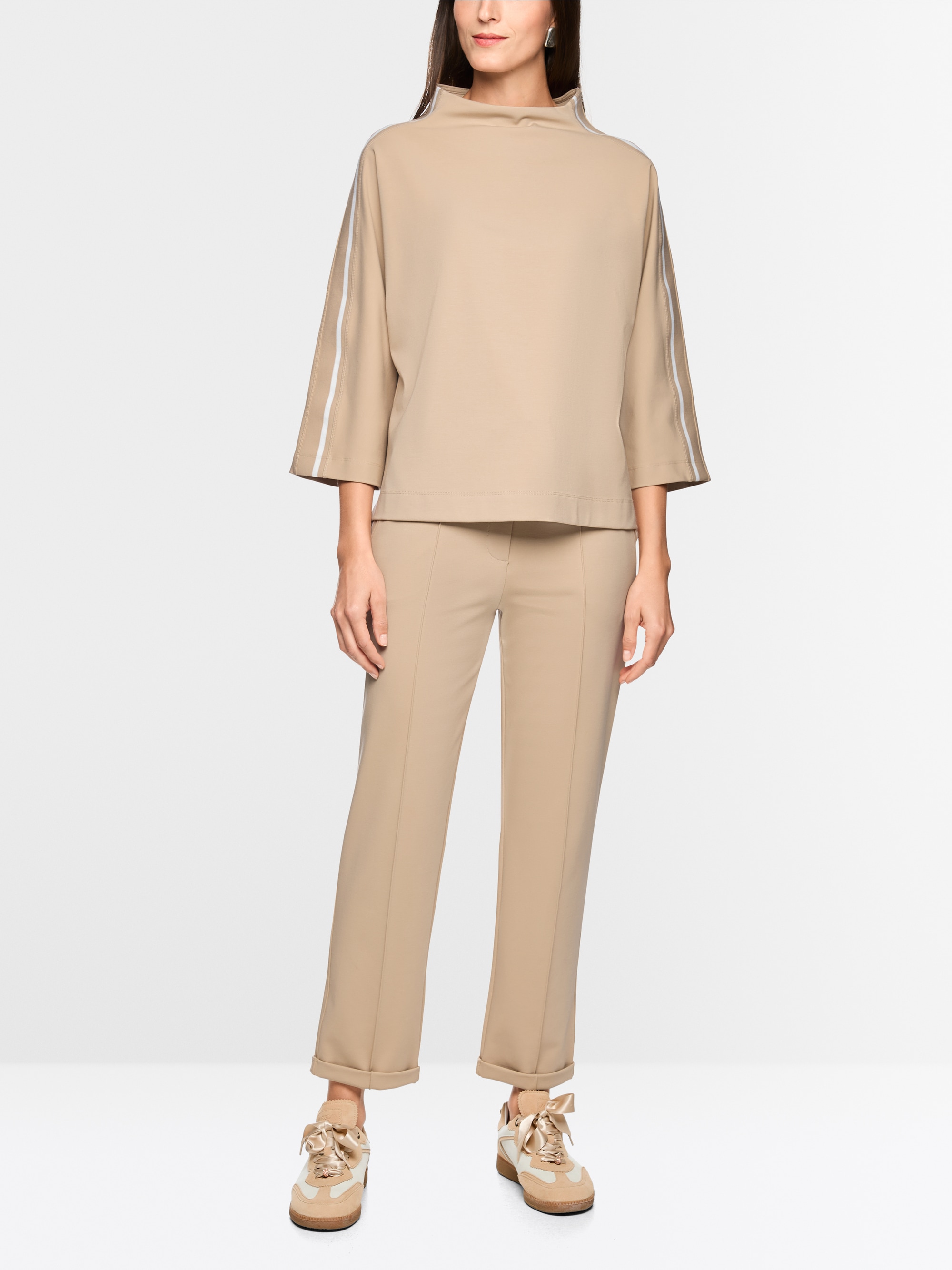 Sweatshirt with stand-up collar