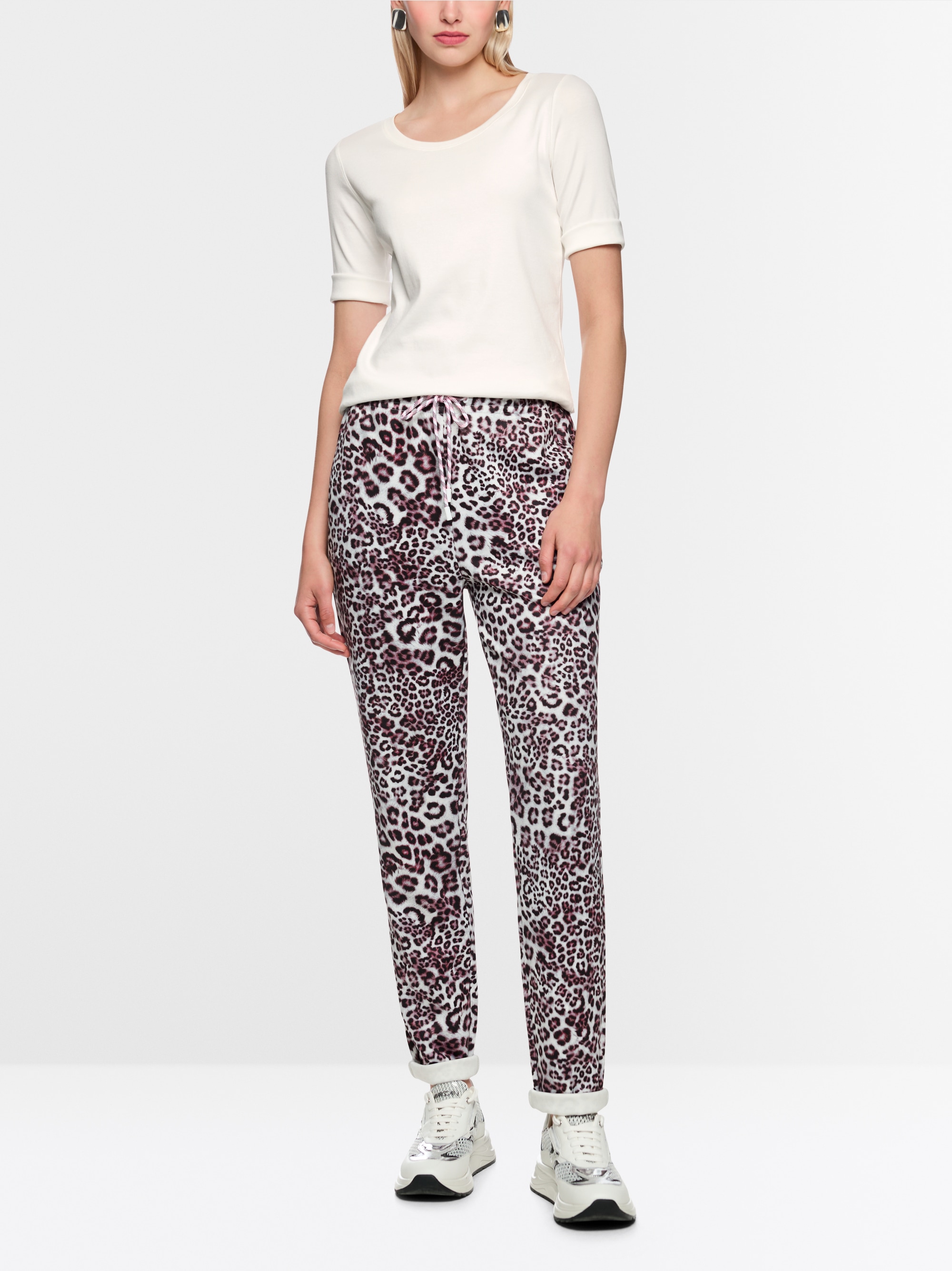 T-shirt with half-length sleeves