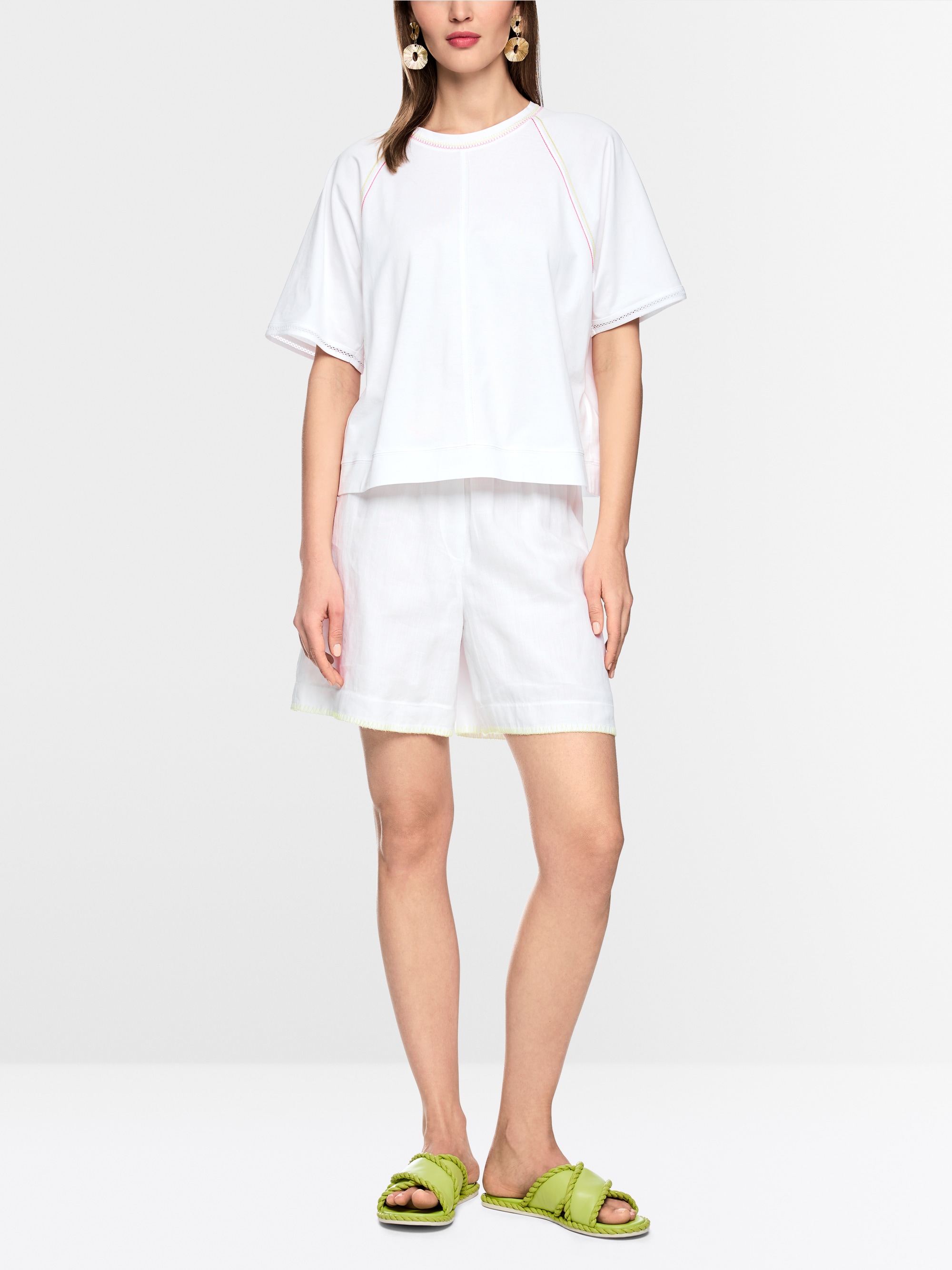 Casual T-shirt with raglan sleeves