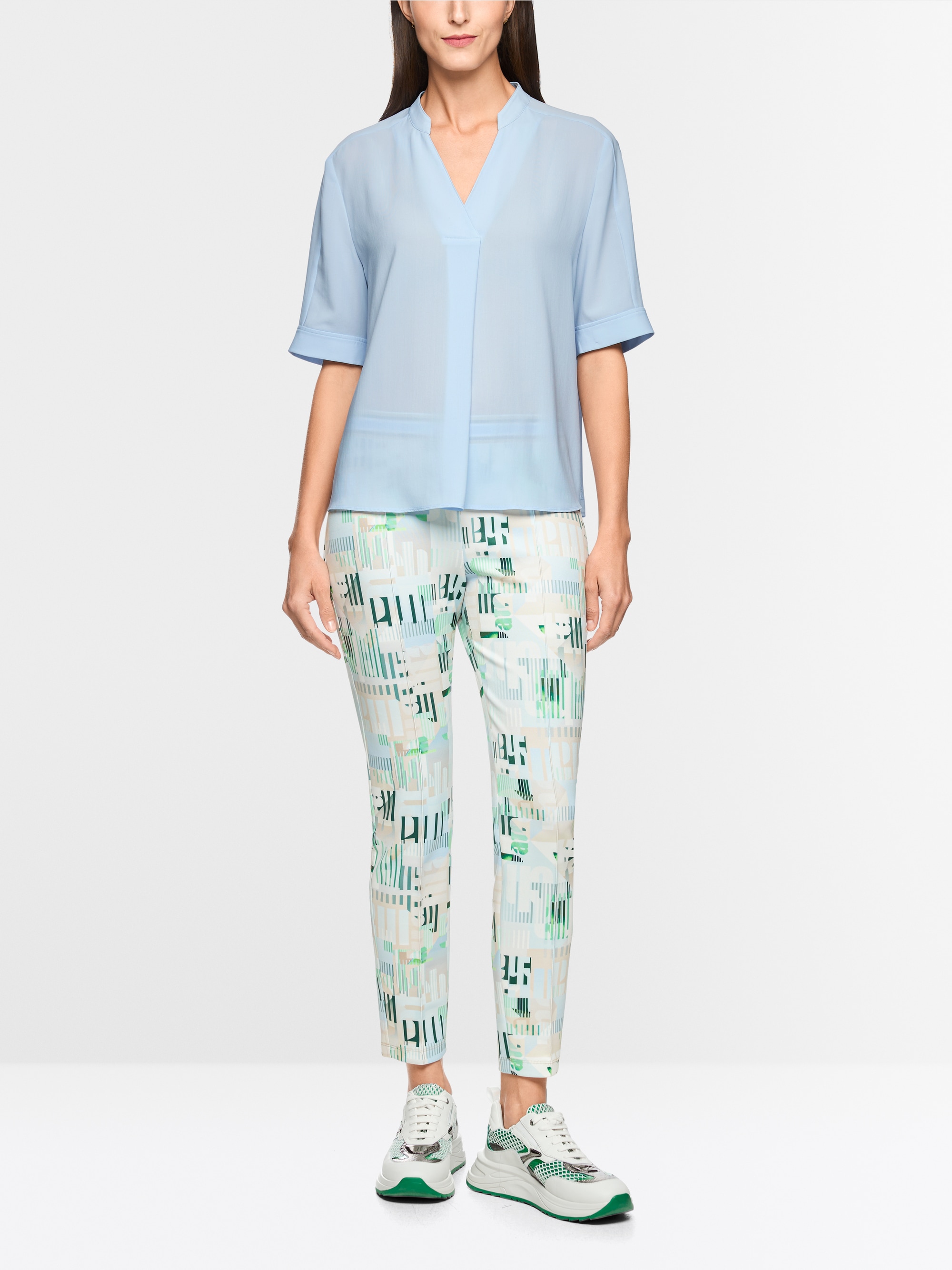 Short-sleeved blouse