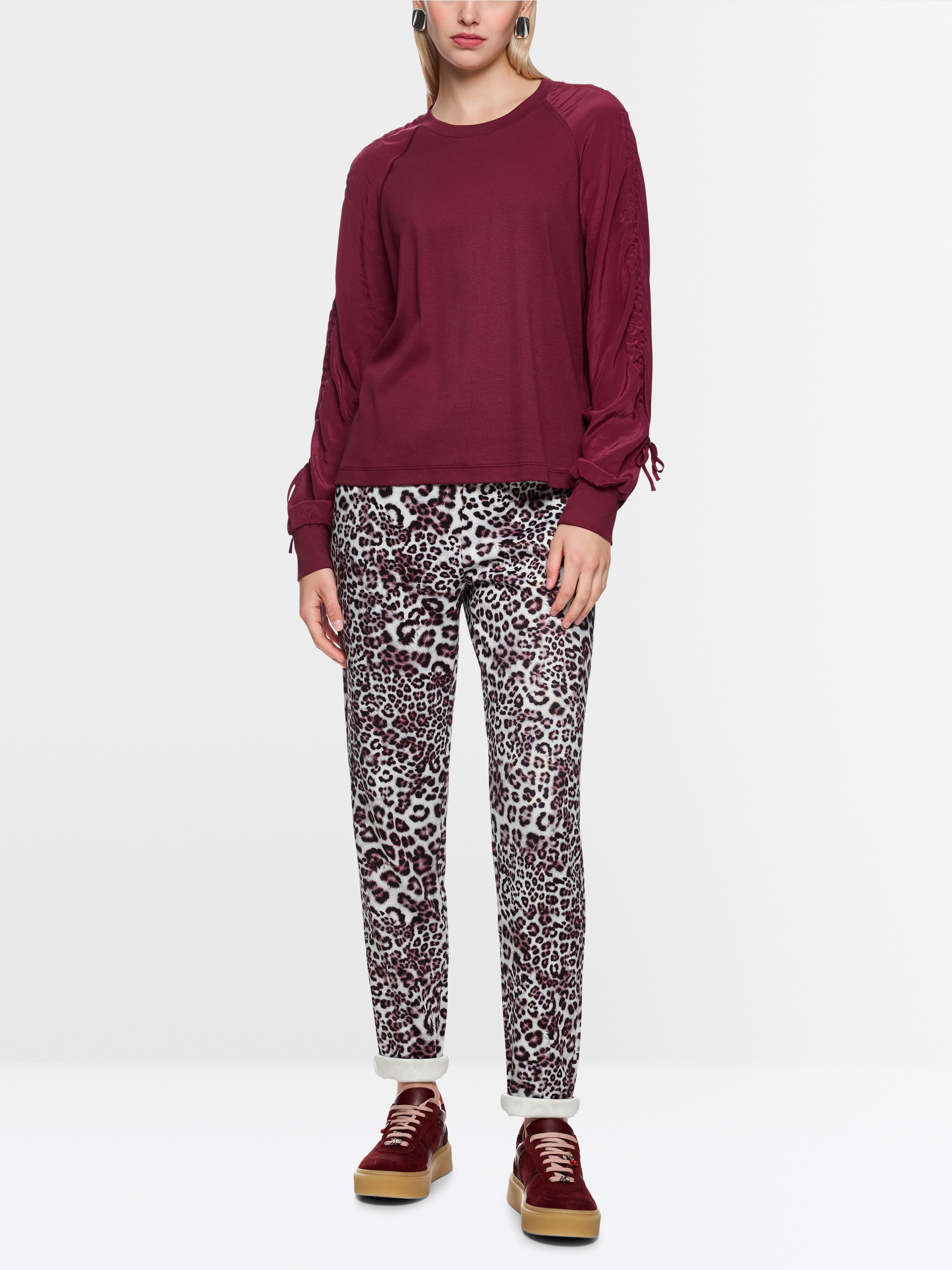 Blouse shirt with gathering