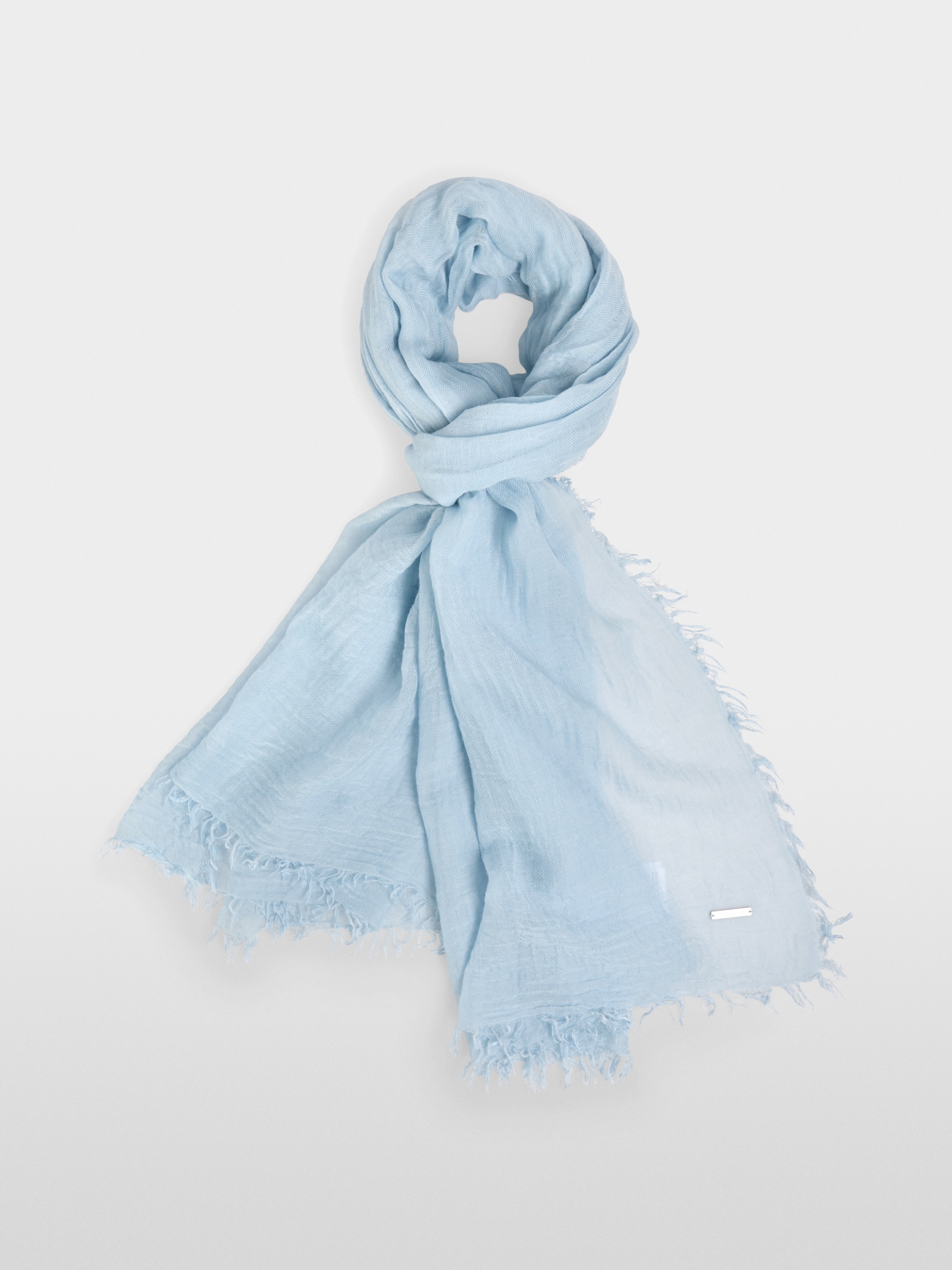 Scarf with crinkle effect