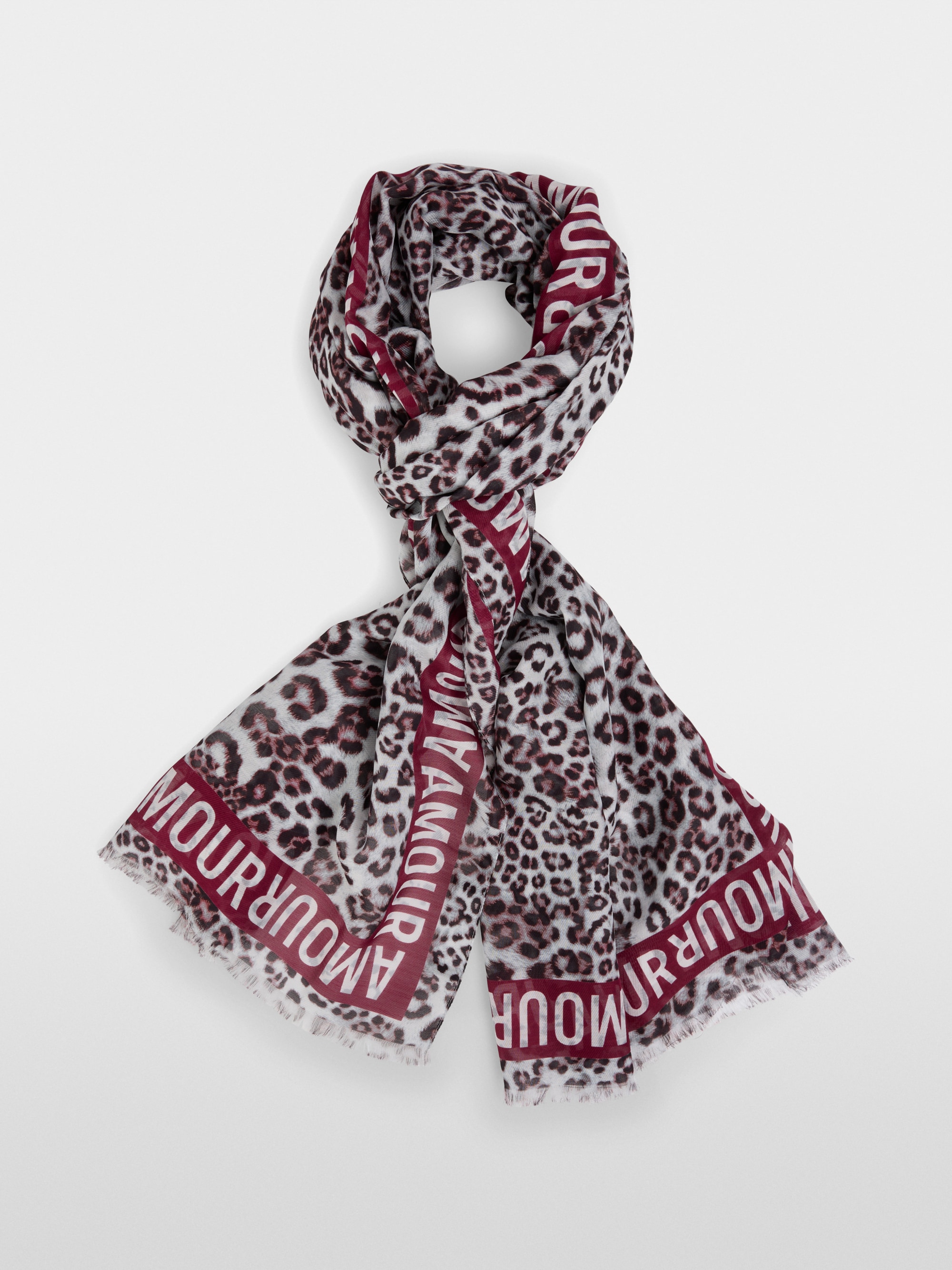 Scarf with leopard print