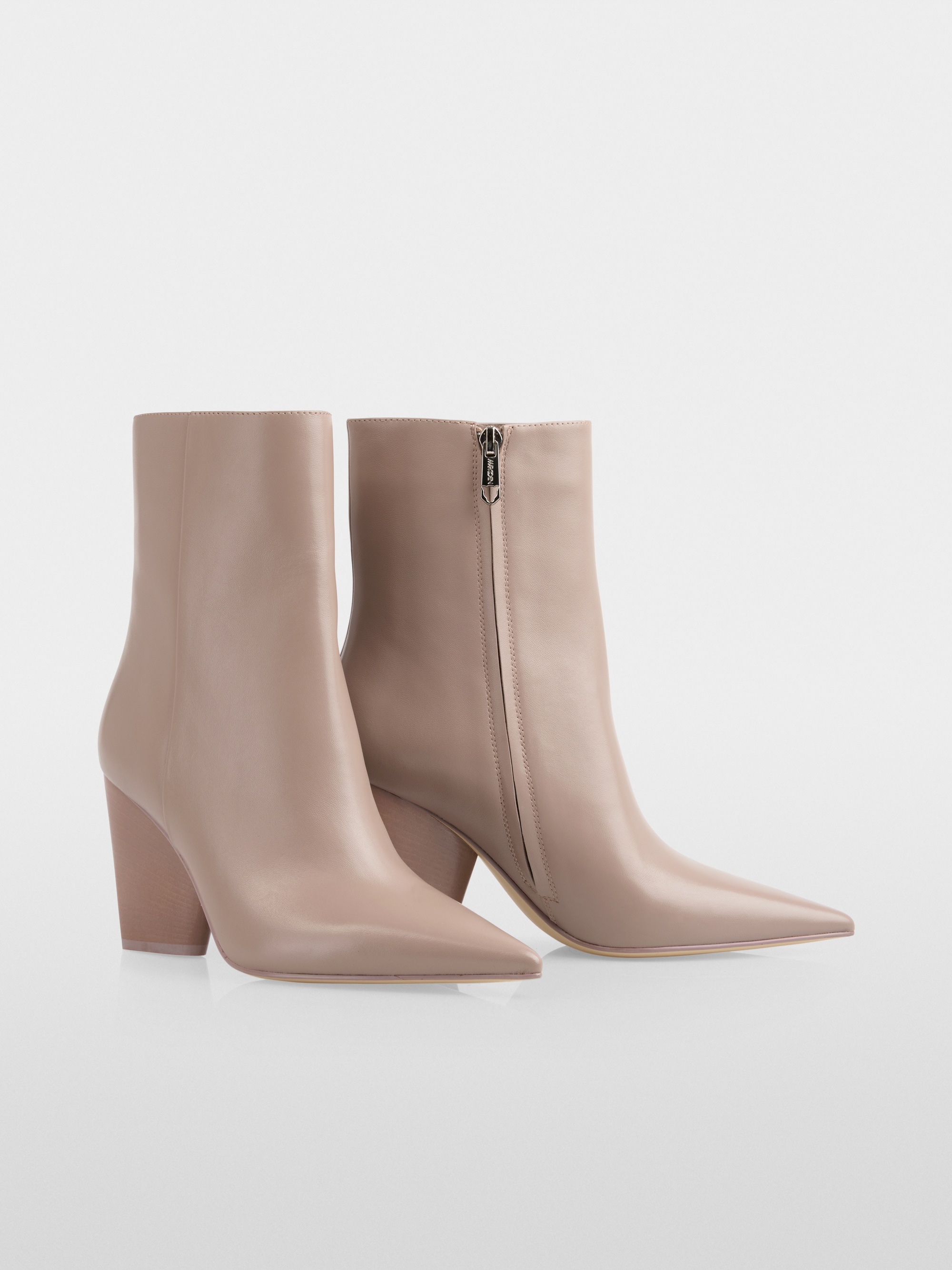 Leather booties with zip