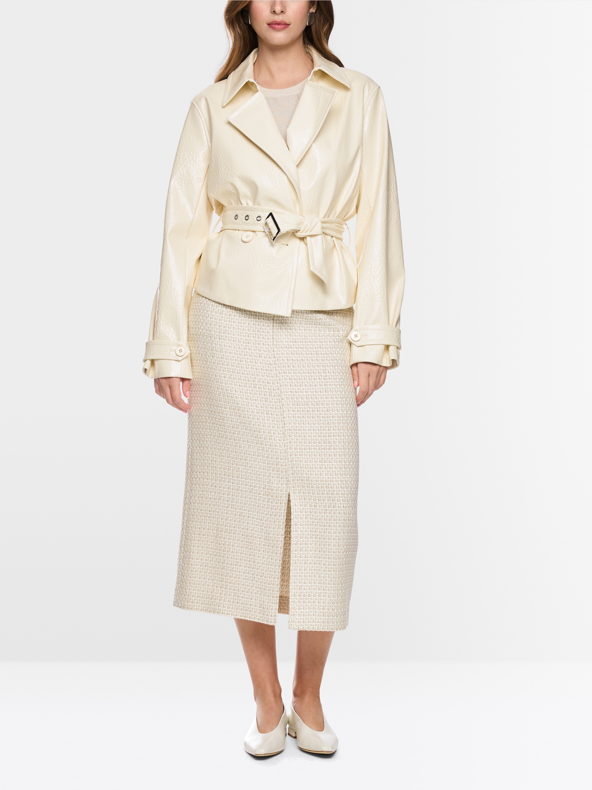 Short trench jacket with patent finish