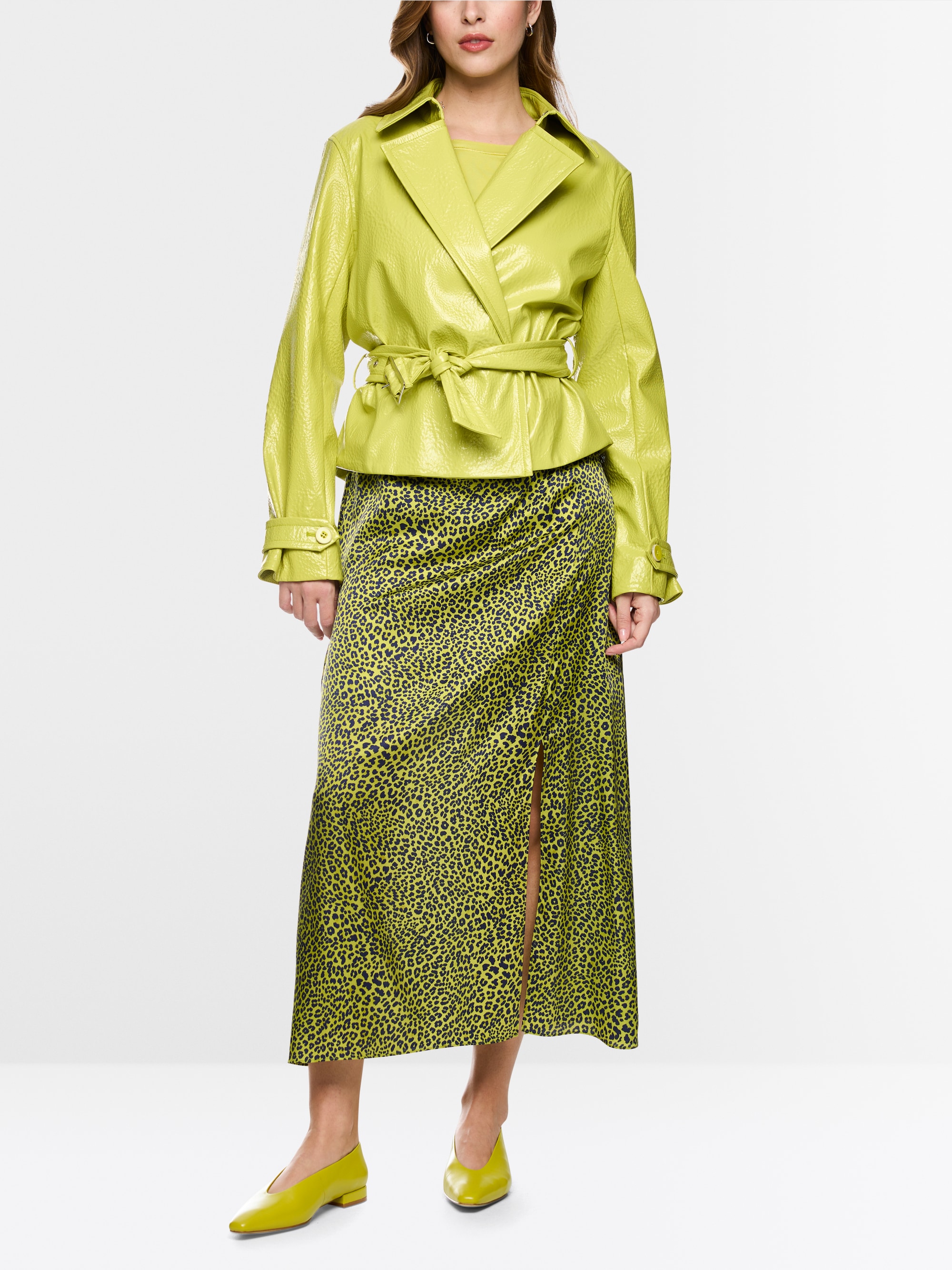 Short trench jacket with patent finish