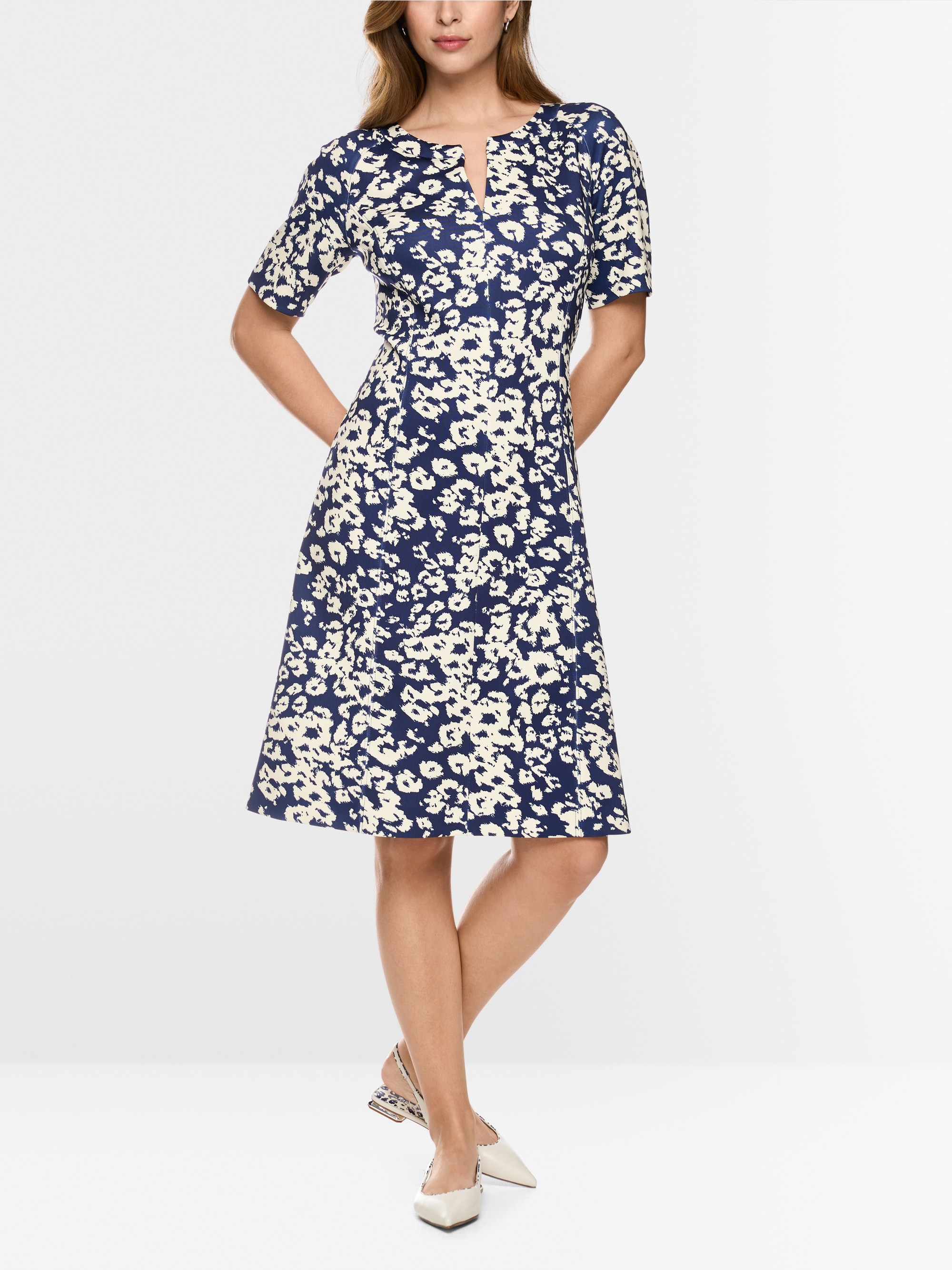 Short dress with all-over print