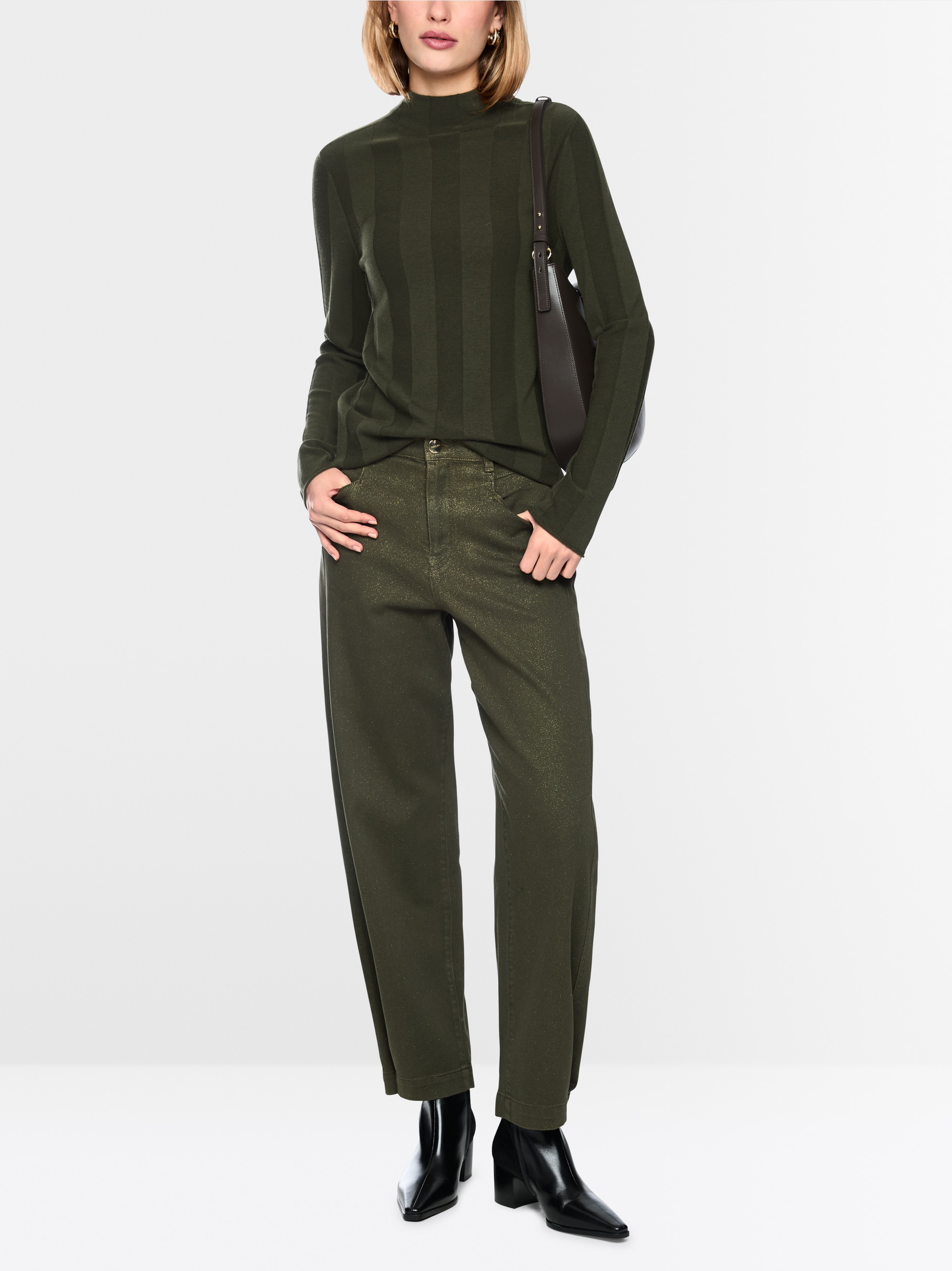 Slim-fit jumper with stand-up collar