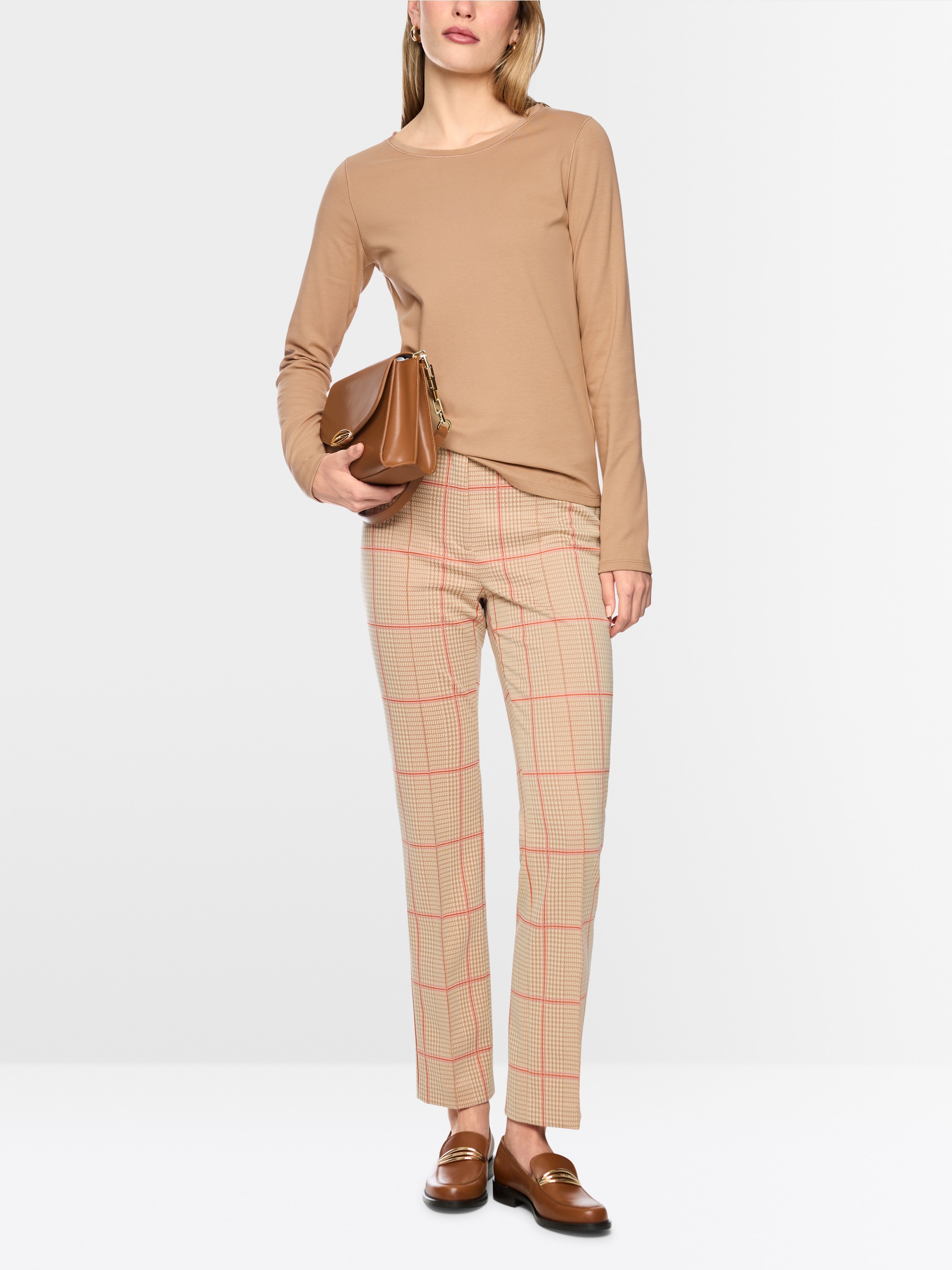 Shirt with silk neck trim