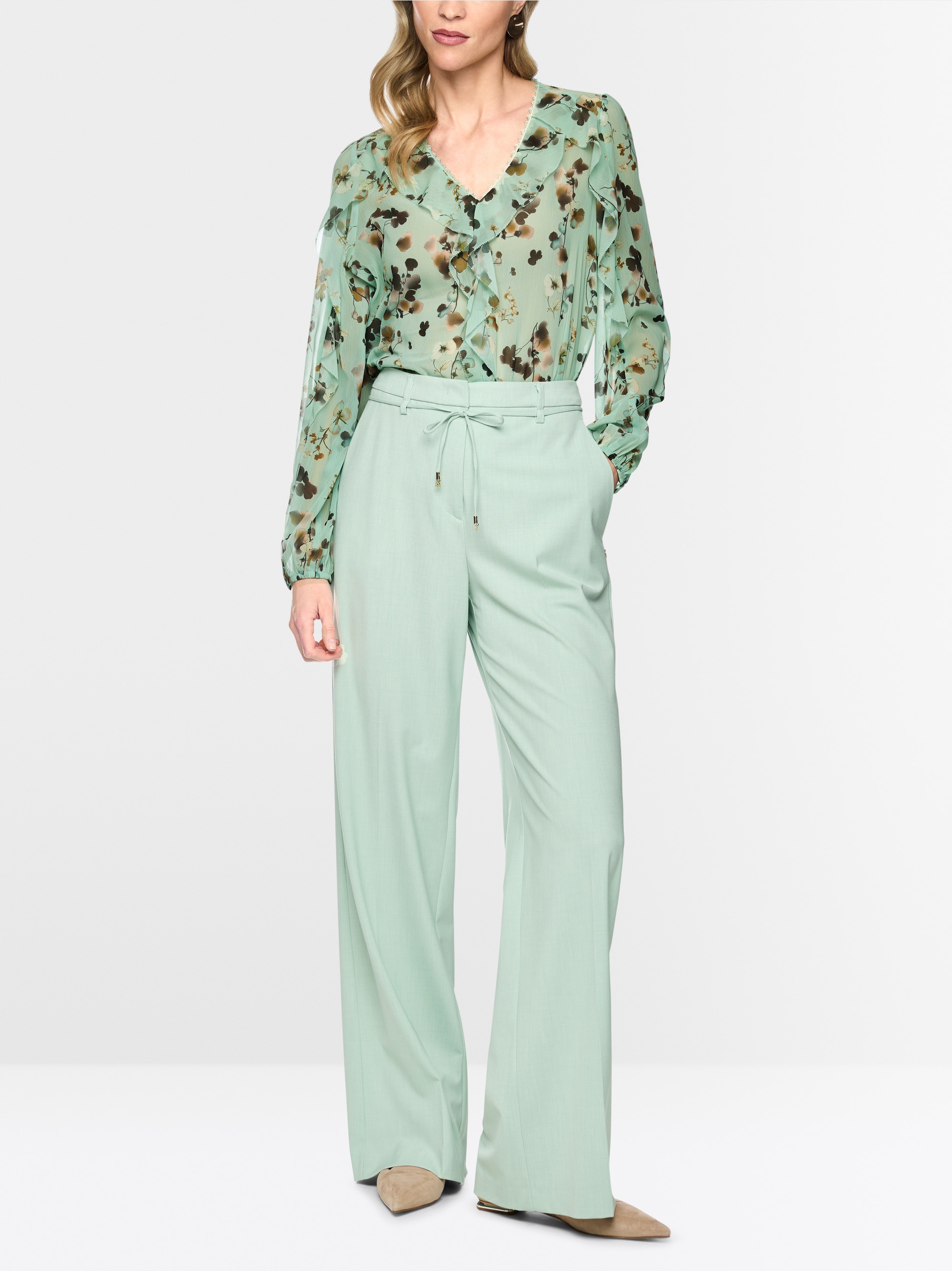 Blouse à fleurs avec volants