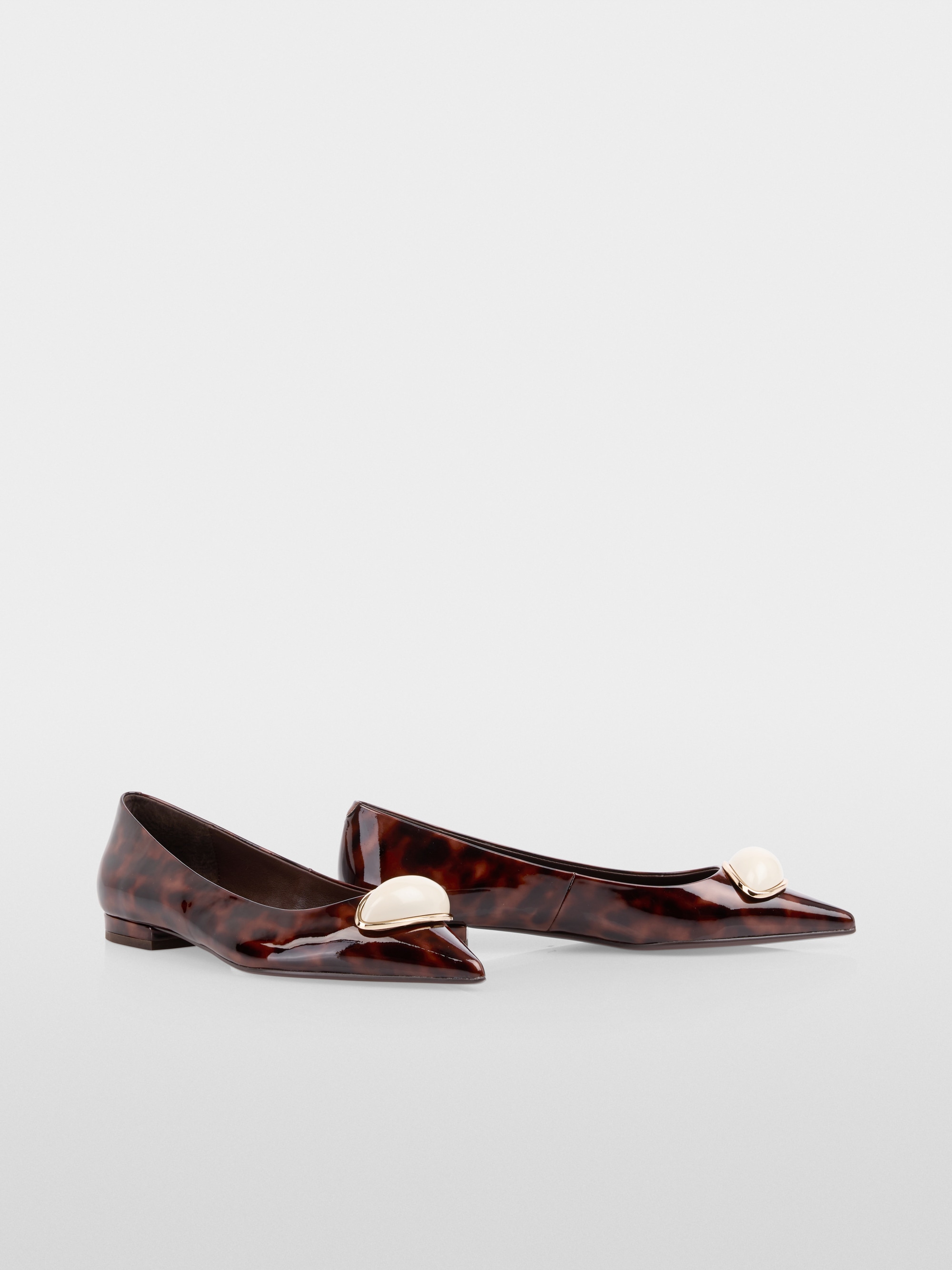 Ballerines en cuir verni à imprimé léopard
