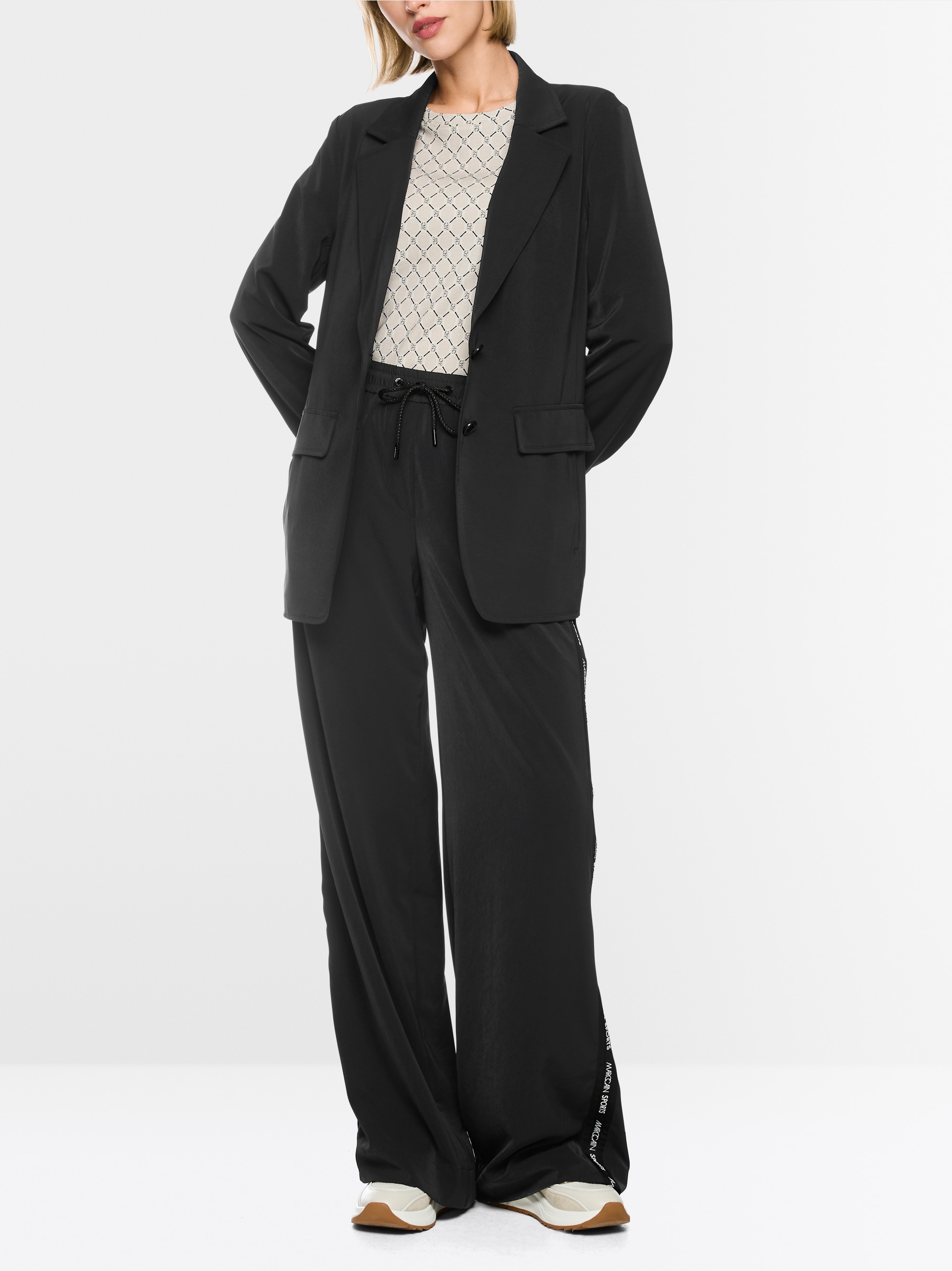 Casual blazer with deep lapels