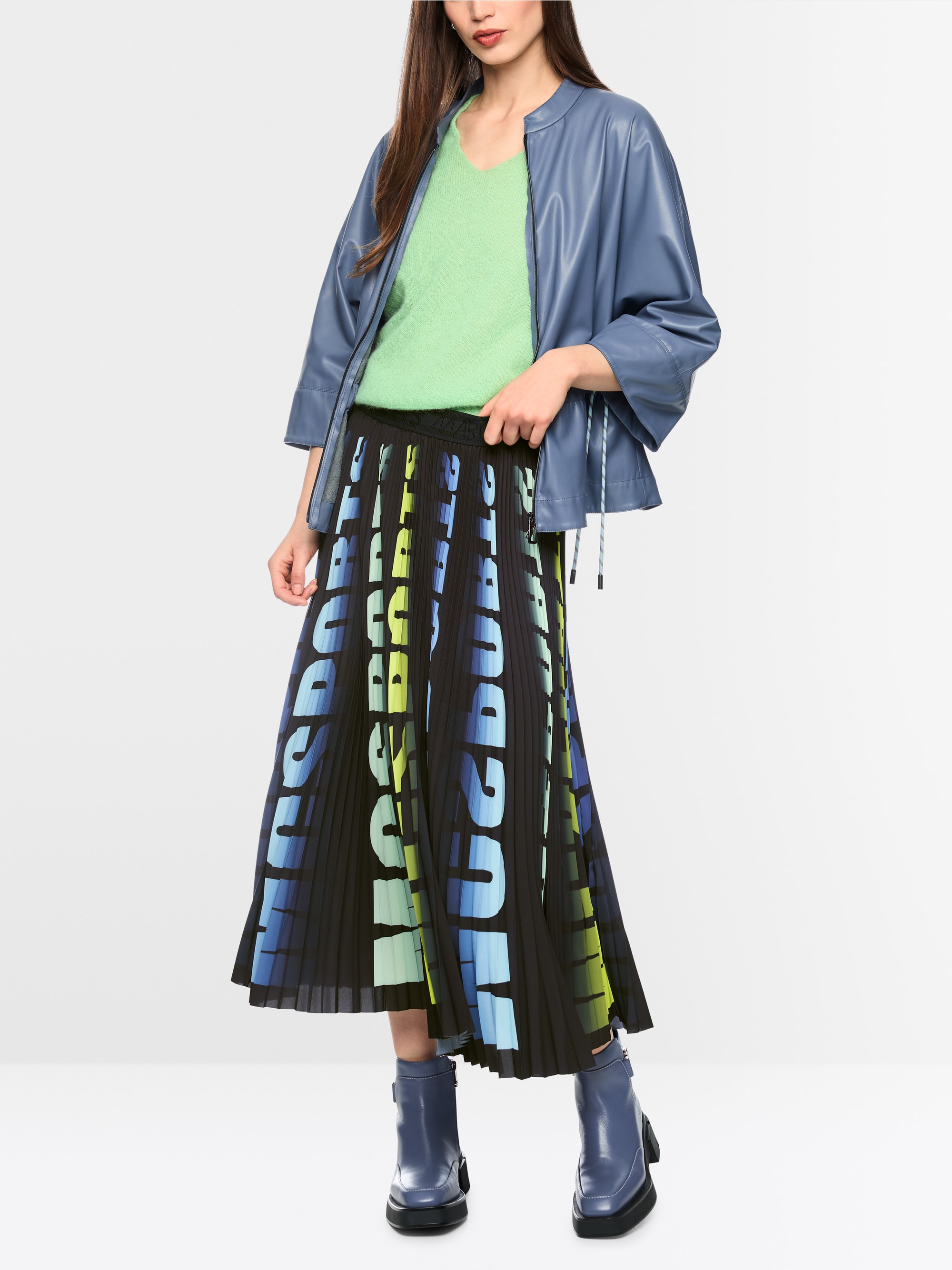 Pleated skirt with print