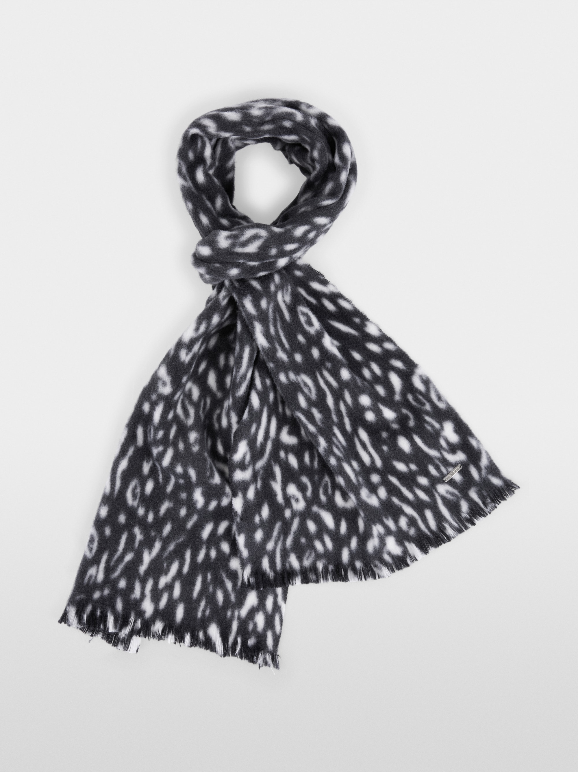 Scarf made from new wool