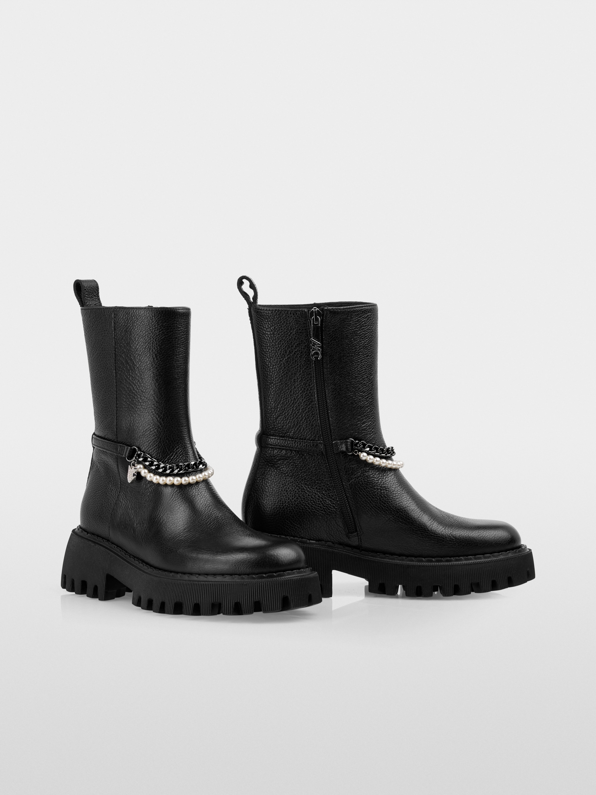 Boots with pearl and chain details