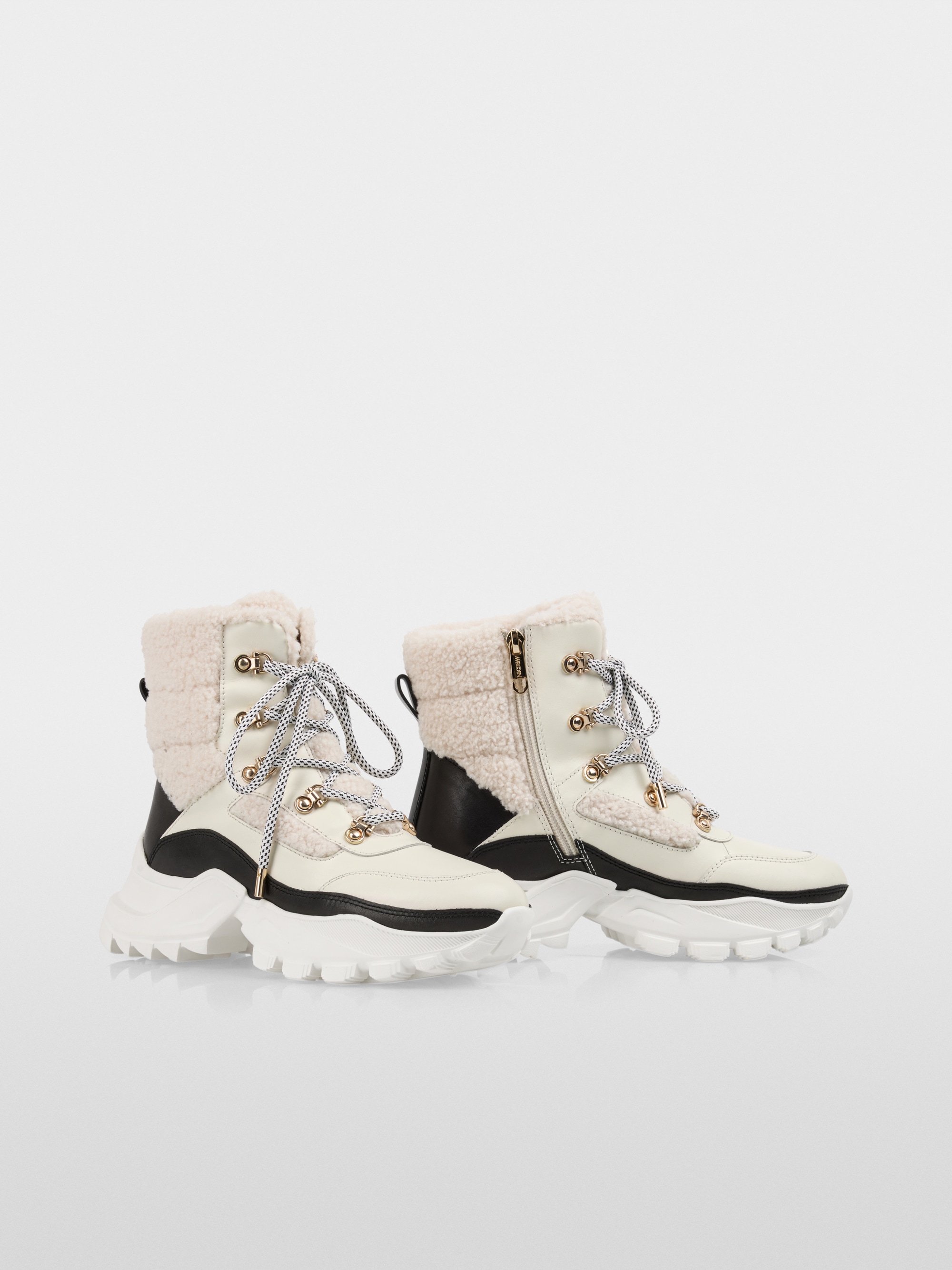 Sporty lace-up boots