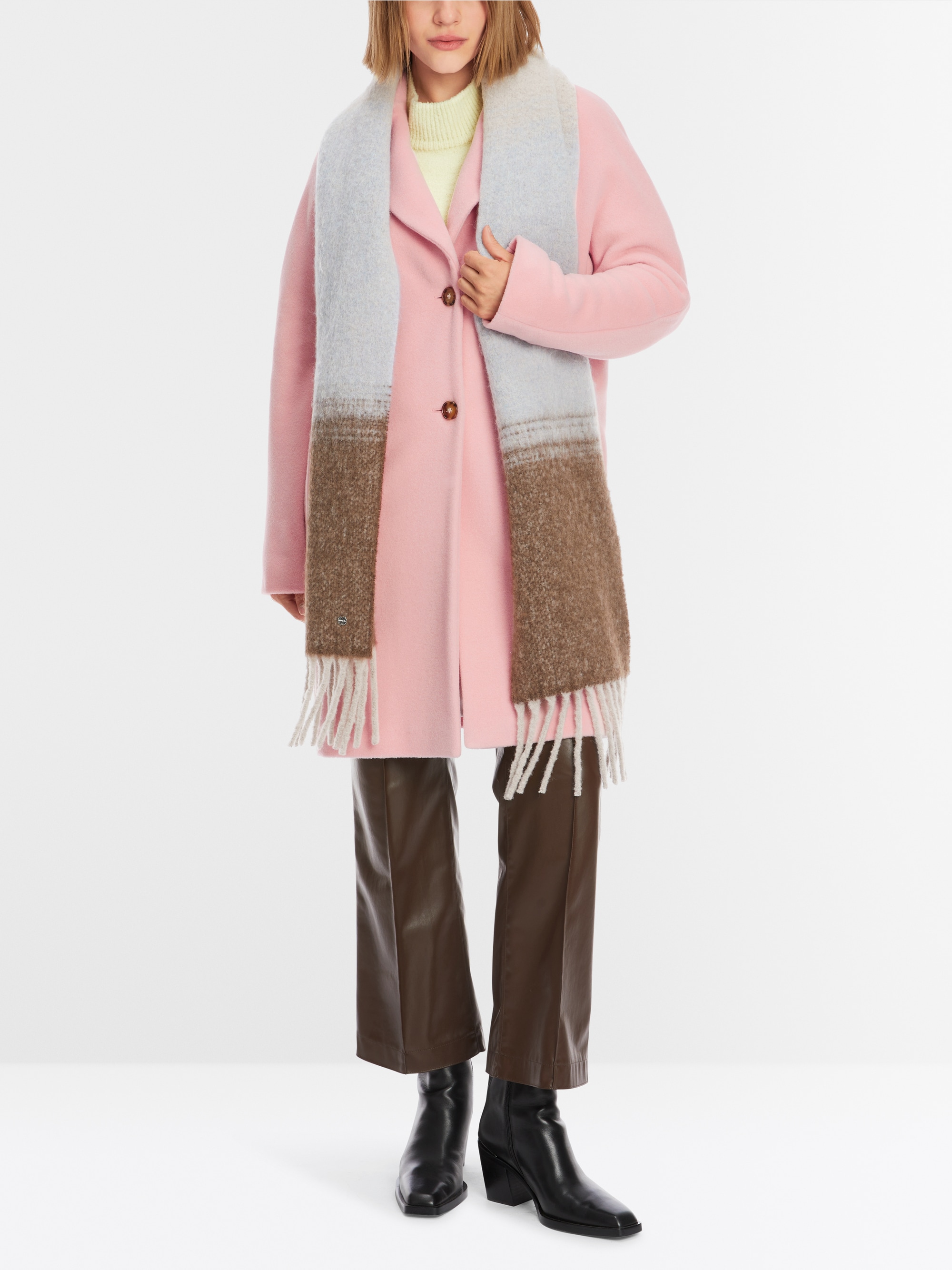 Fluffy coat with kimono sleeves