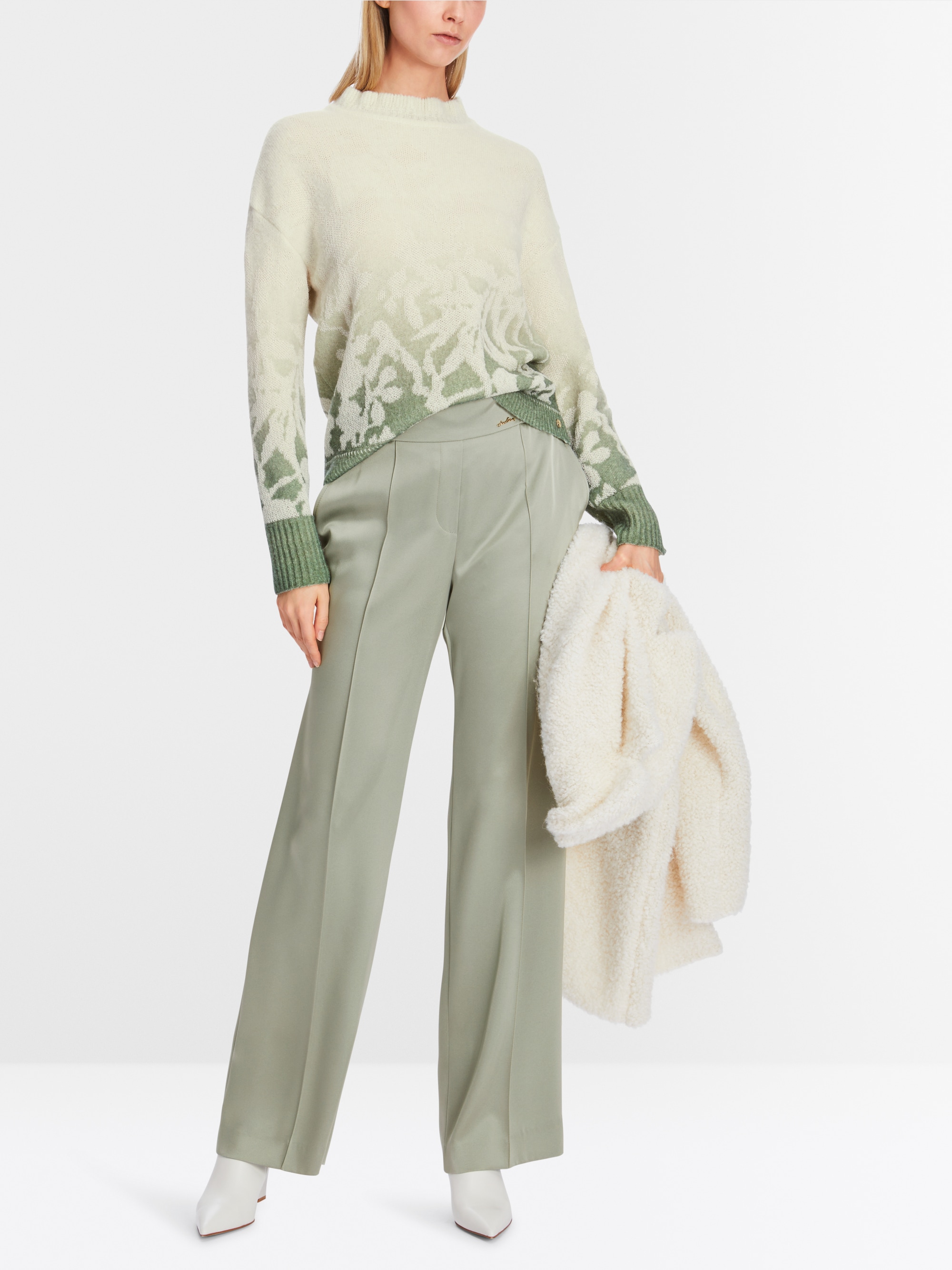 Pull floral tricoté en Allemagne