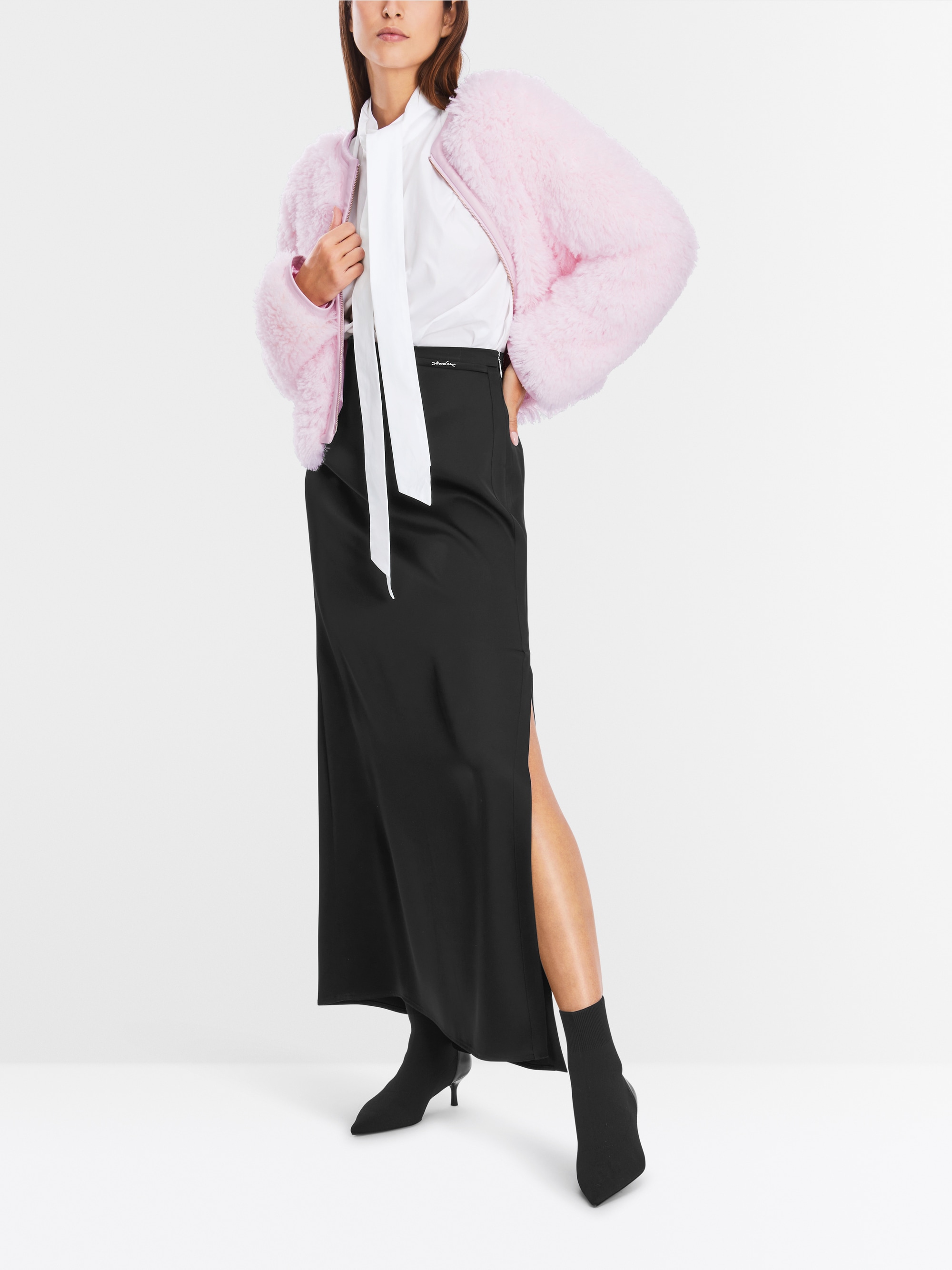 Pencil skirt with stretch