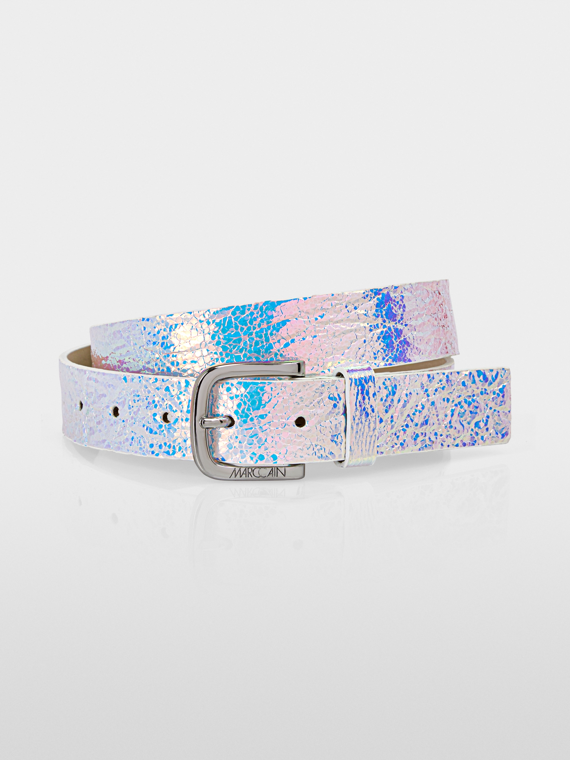 Shiny waist belt with 3D look