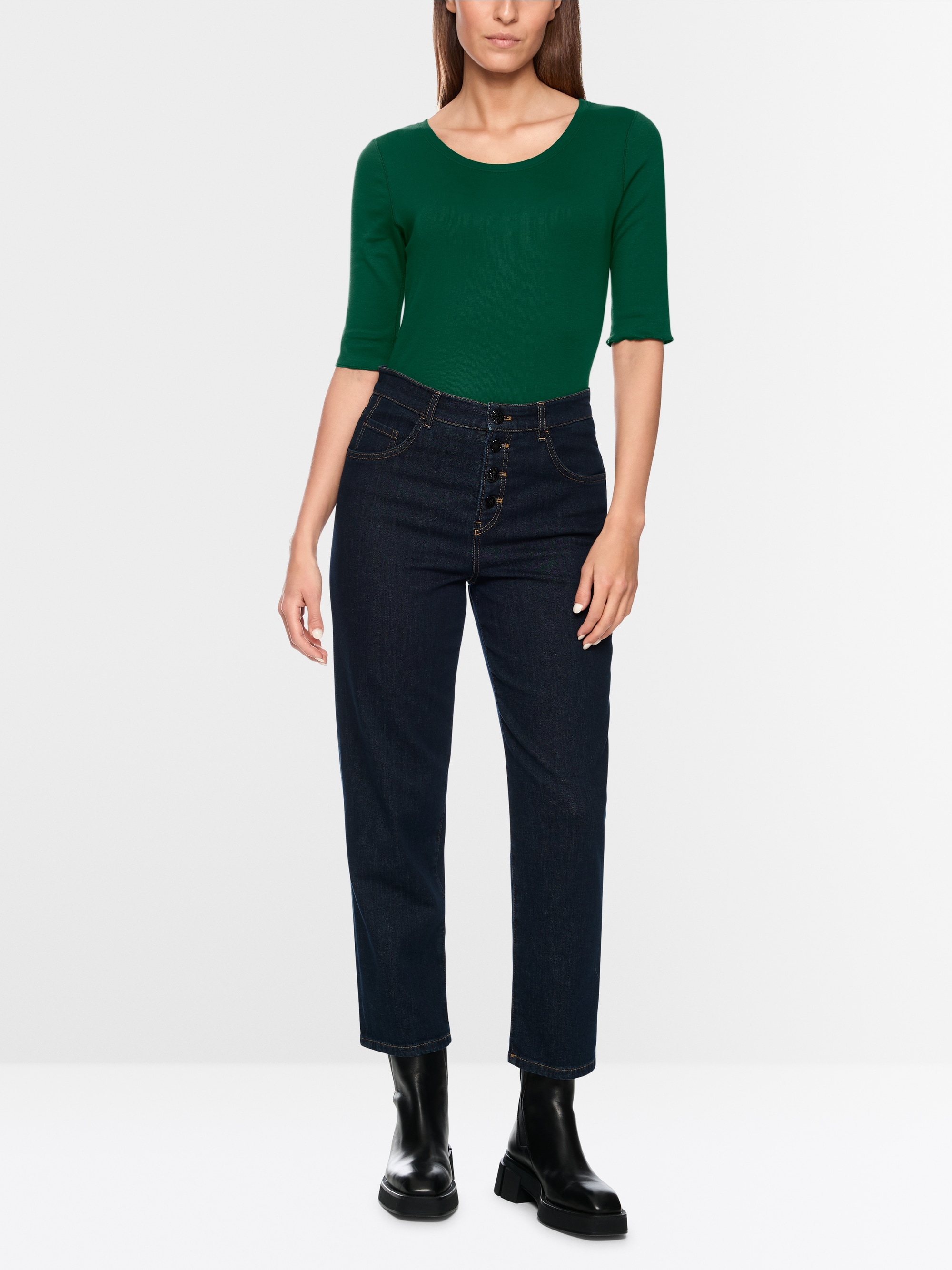 T-shirt with turn-up sleeves