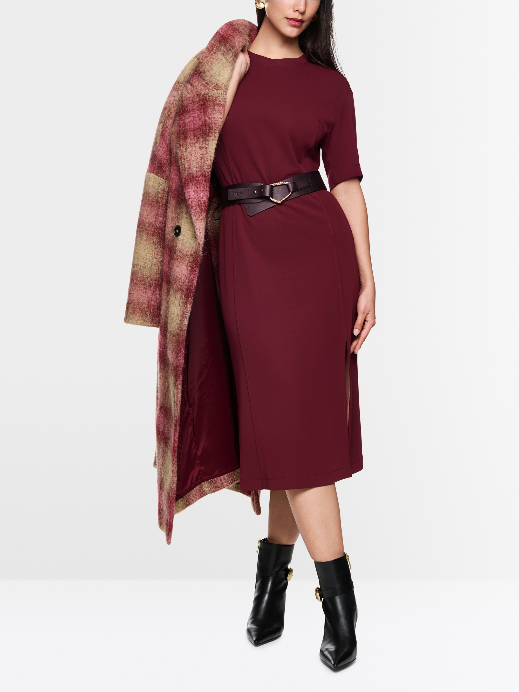 Robe midi sportive et chic avec fente