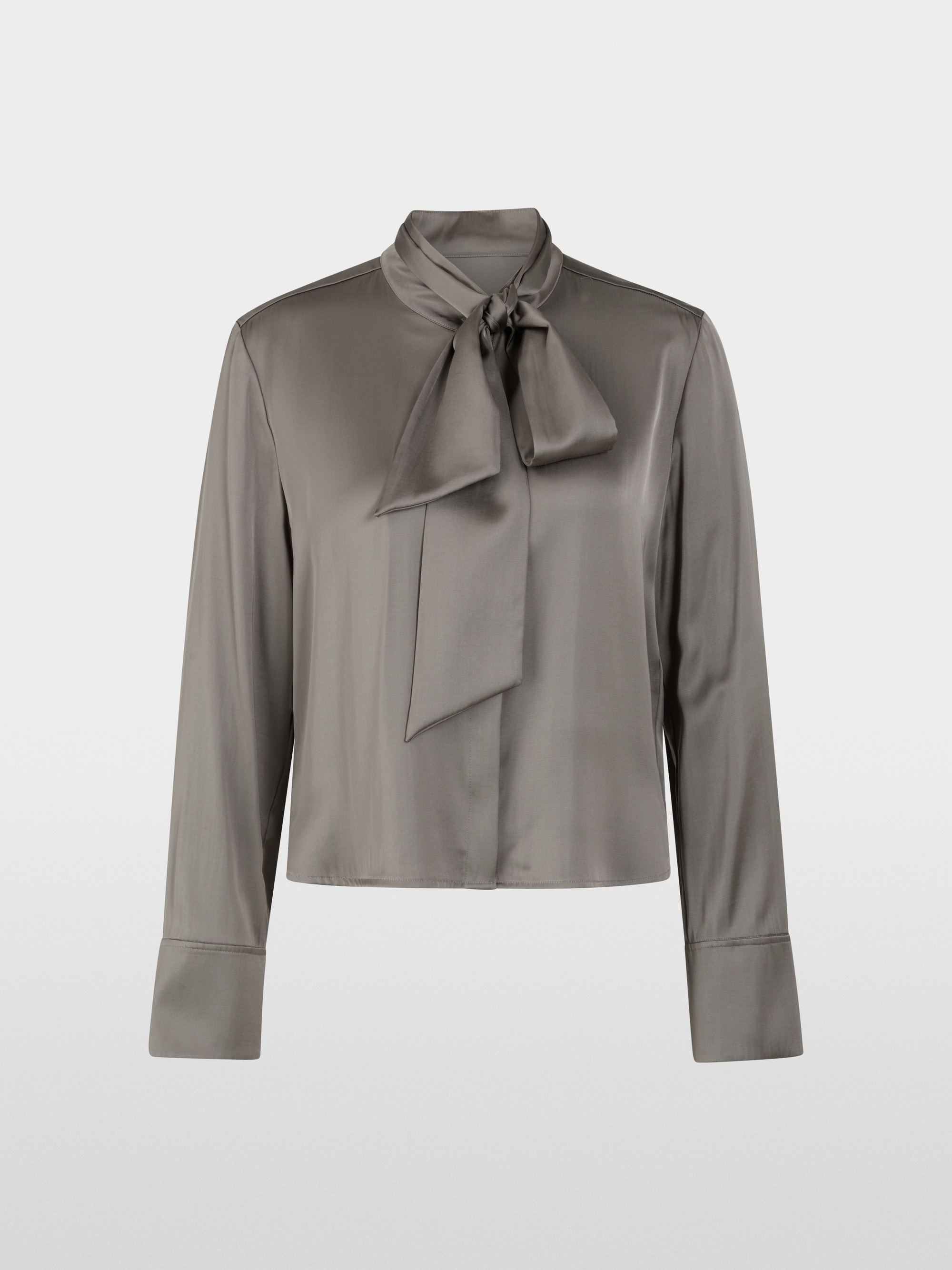 Feminine blouse with bow